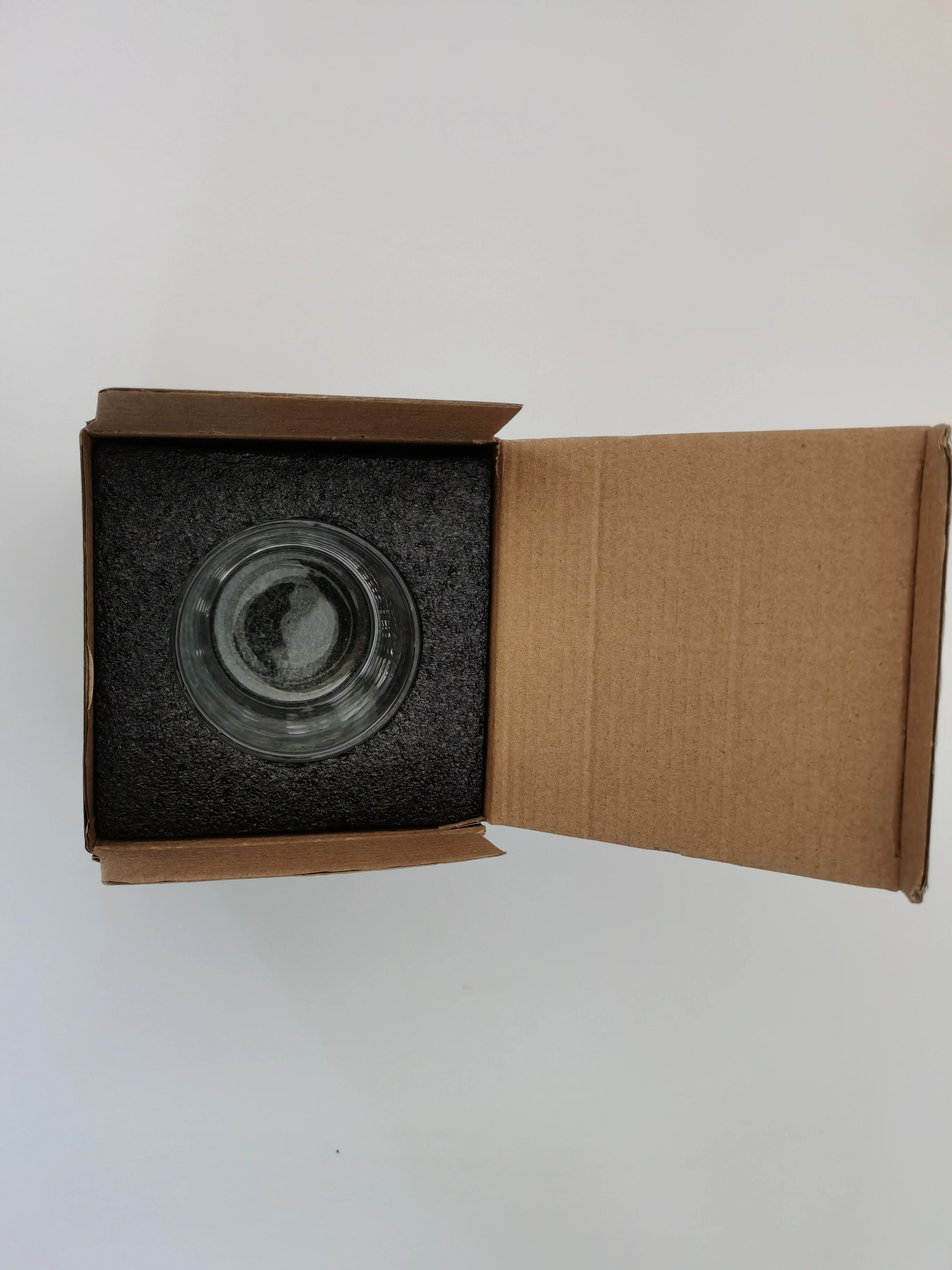 1981 whisky themed wine glass with lead-free crystal glass and high temperature cleaning resistance