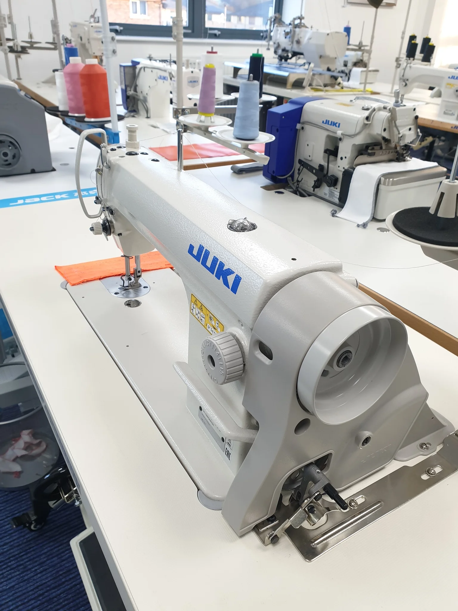 Fresh Clear Good Conditional Used Jukis 8100E Lockstitch Industrial Used Sewing Machine