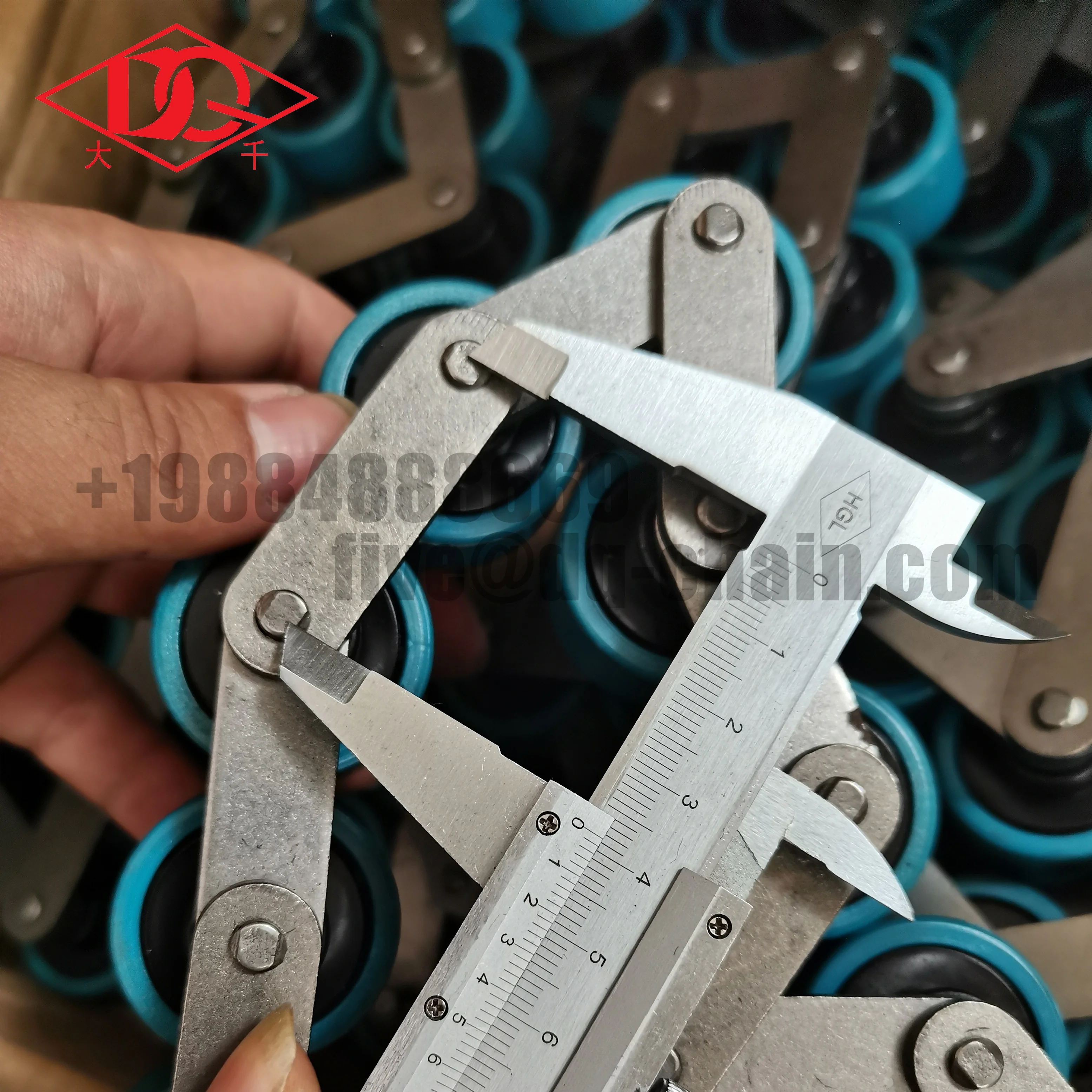 Plastic Roller Transmission Chain BS25 BS30-C212A Double Plus Conveyor Chain 38.1 mm Nylon Roller Free Flow for Assembly Line