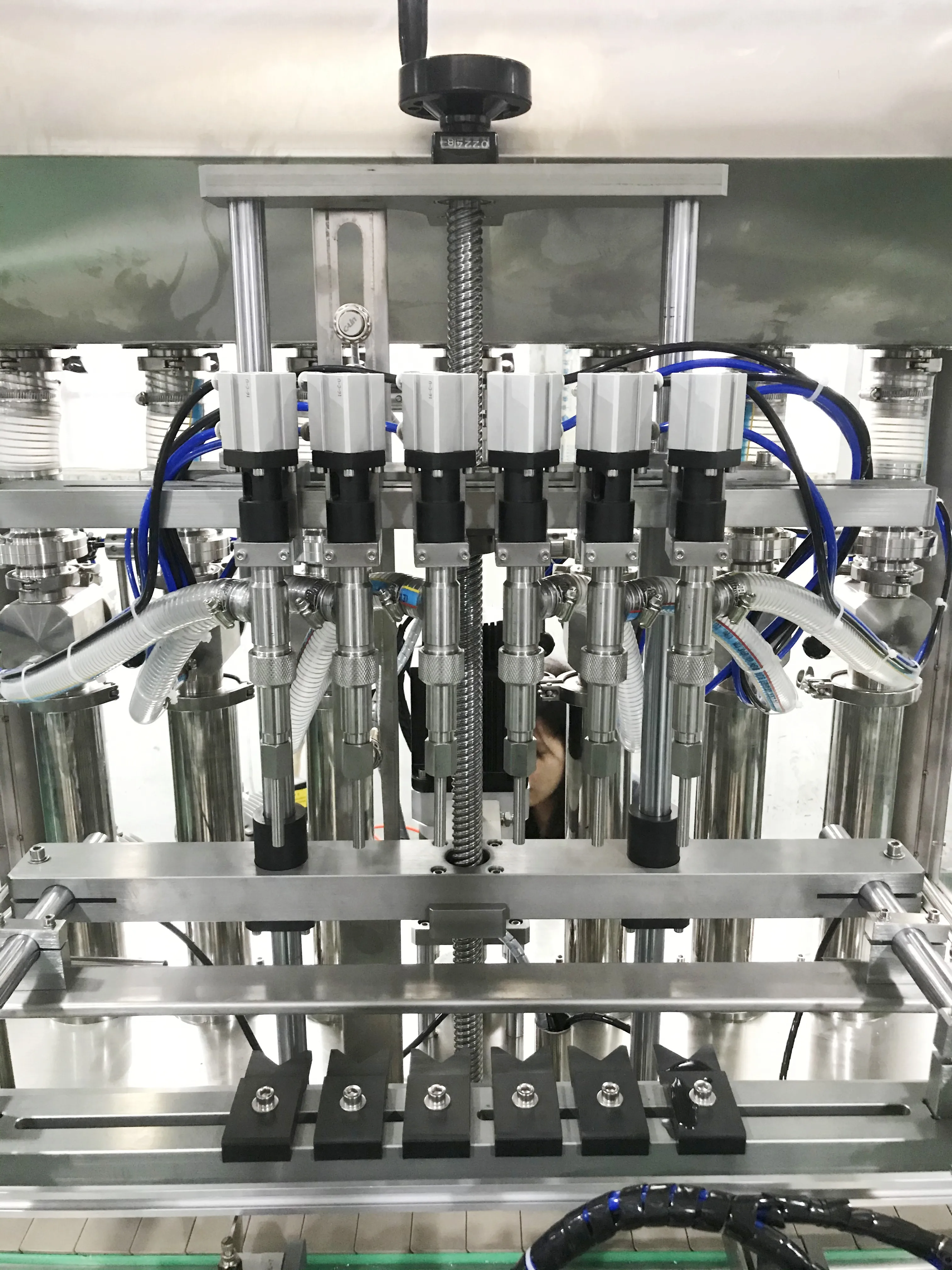 JF-F  Automatic aerosol glucose syrup filling machine can customized low noise