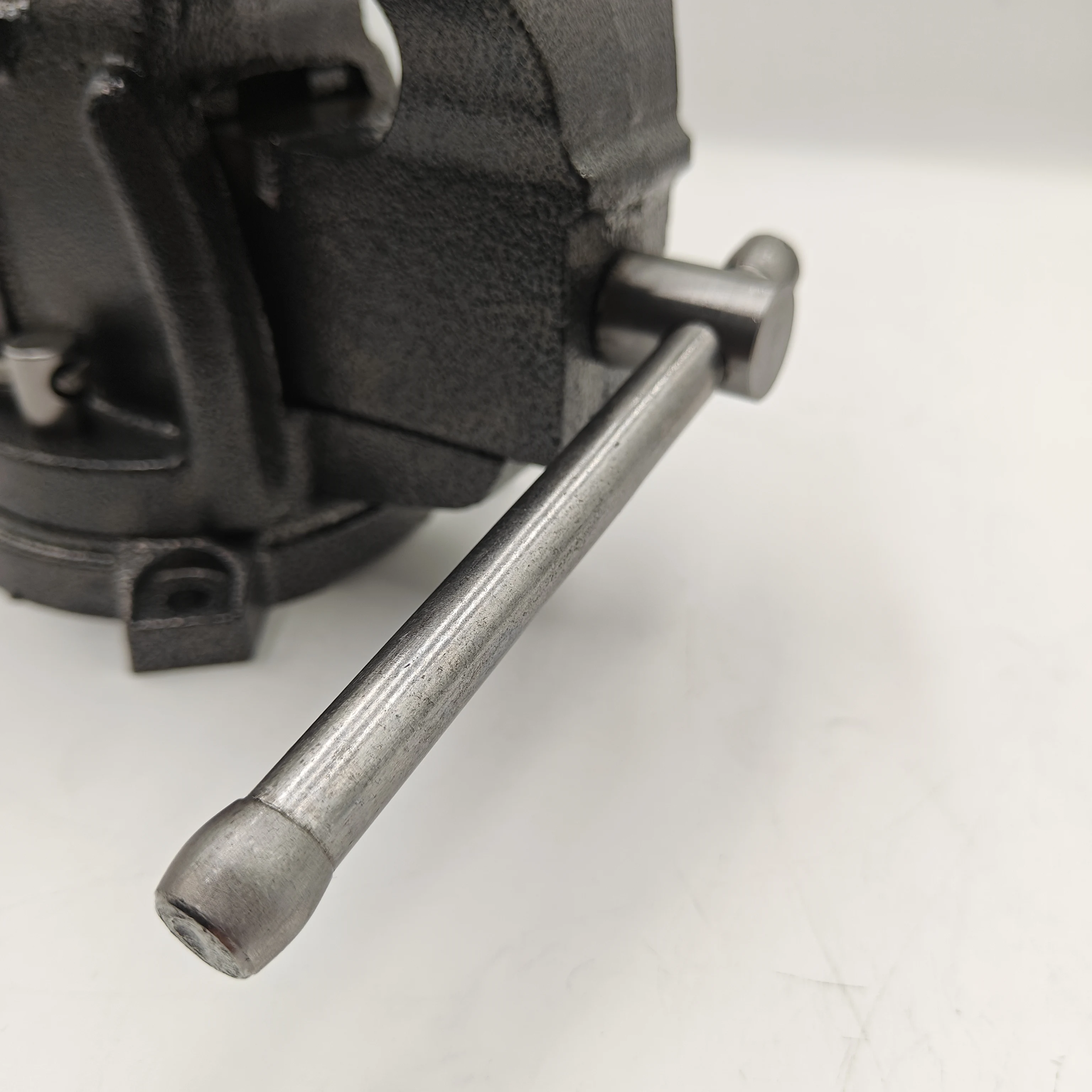 High Quality Bench Vice Ductile Iron Anvil Swivel Adjustable Vise for Workshop and Home