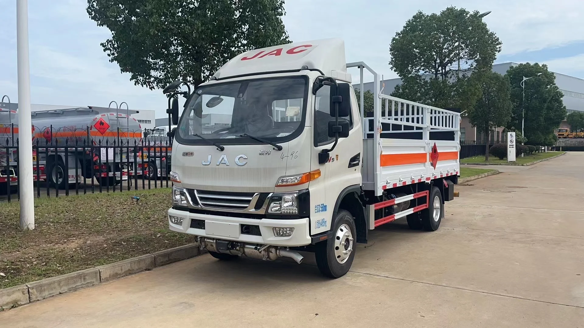 Howo JAC 4X2 light cargo truck cooking gas cylinders transport truck