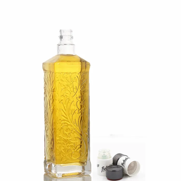 China manufacturers wholesale square borosil bottle textured 750ml 700ml clear spirits glass bottles with cork