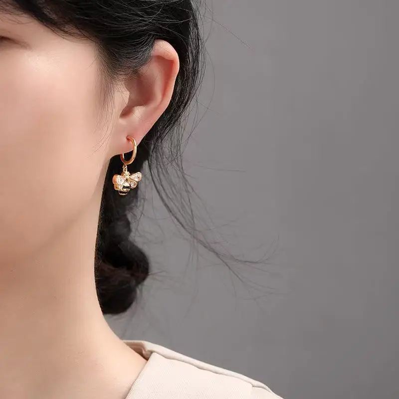 High Version Peach Heart Ear Blocker S925 Silver Little Bee New Earnail Commuter Super Flash Zircon Earrings Premium