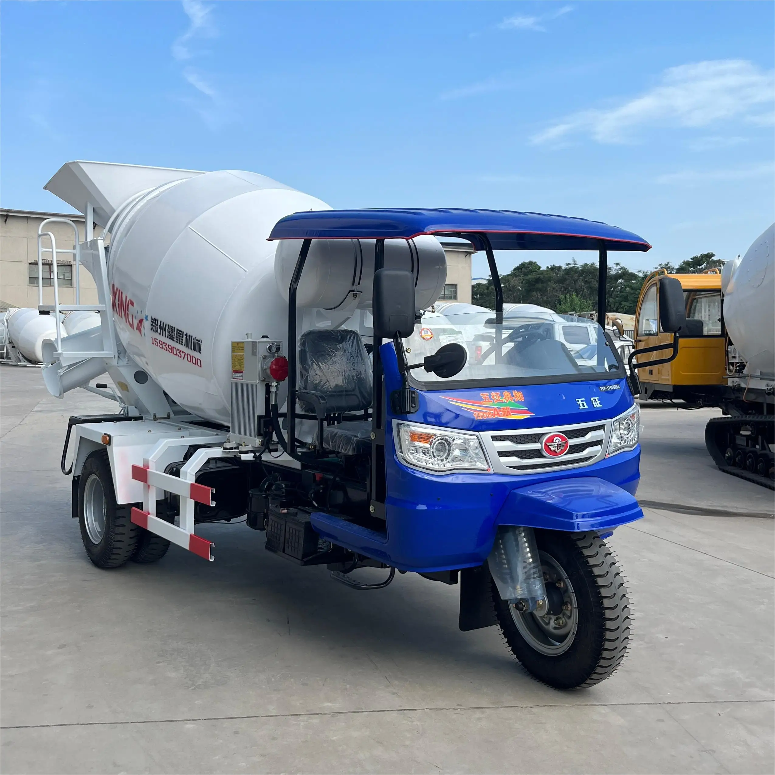 Manufacturers New Five-Wheel Concrete Mixer Truck with Diesel Engine for Manufacturing Plant Use