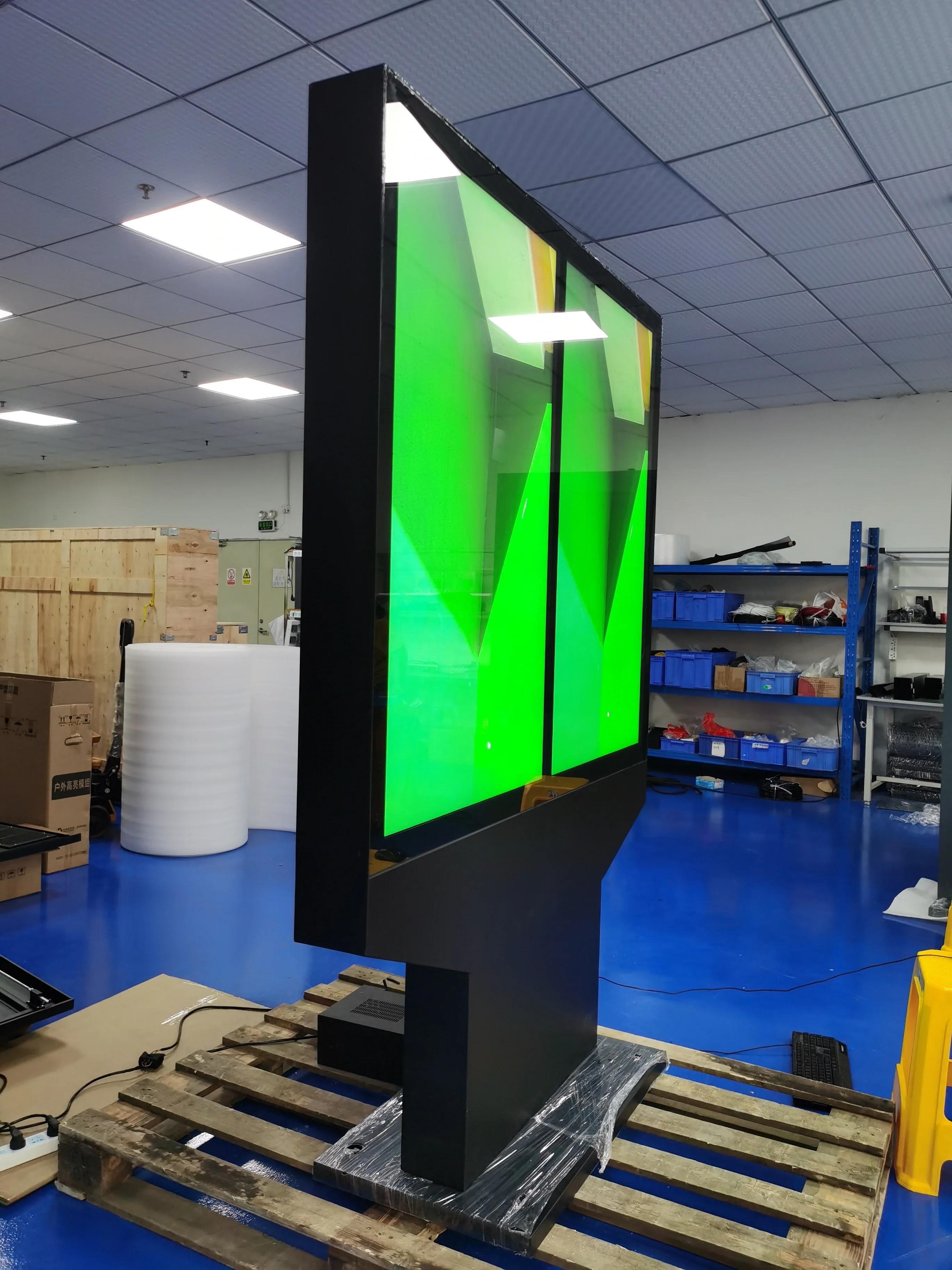 55-дюймовое Наружное Водонепроницаемый бок 4000 нит с двумя экранами вертикальный для контроля уровня сахара в крови с датчиком освещенности