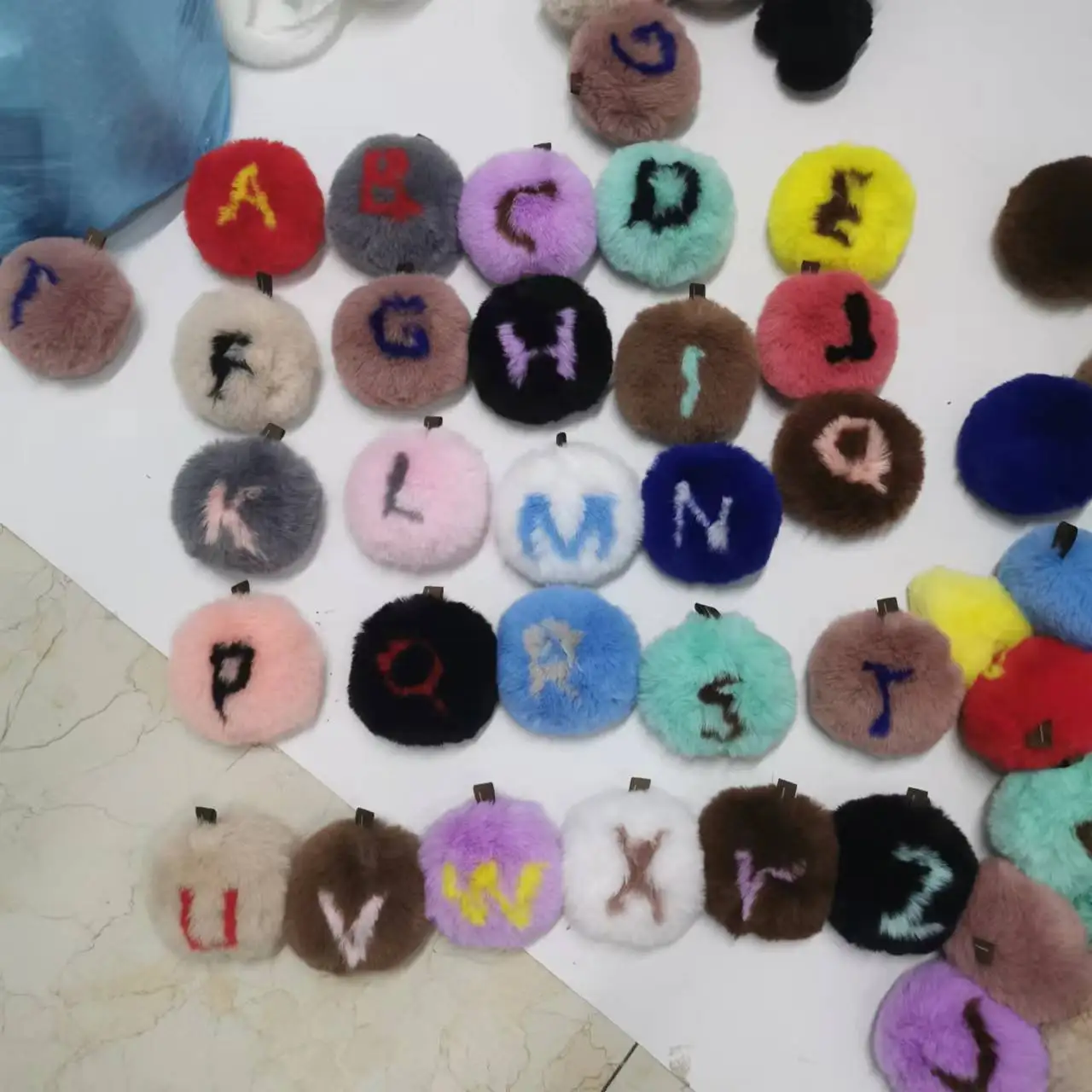 2022 new arrival High Quality Fashion Creative Fur Pom Pom Keychain 26 Letter Keyring Key Chains