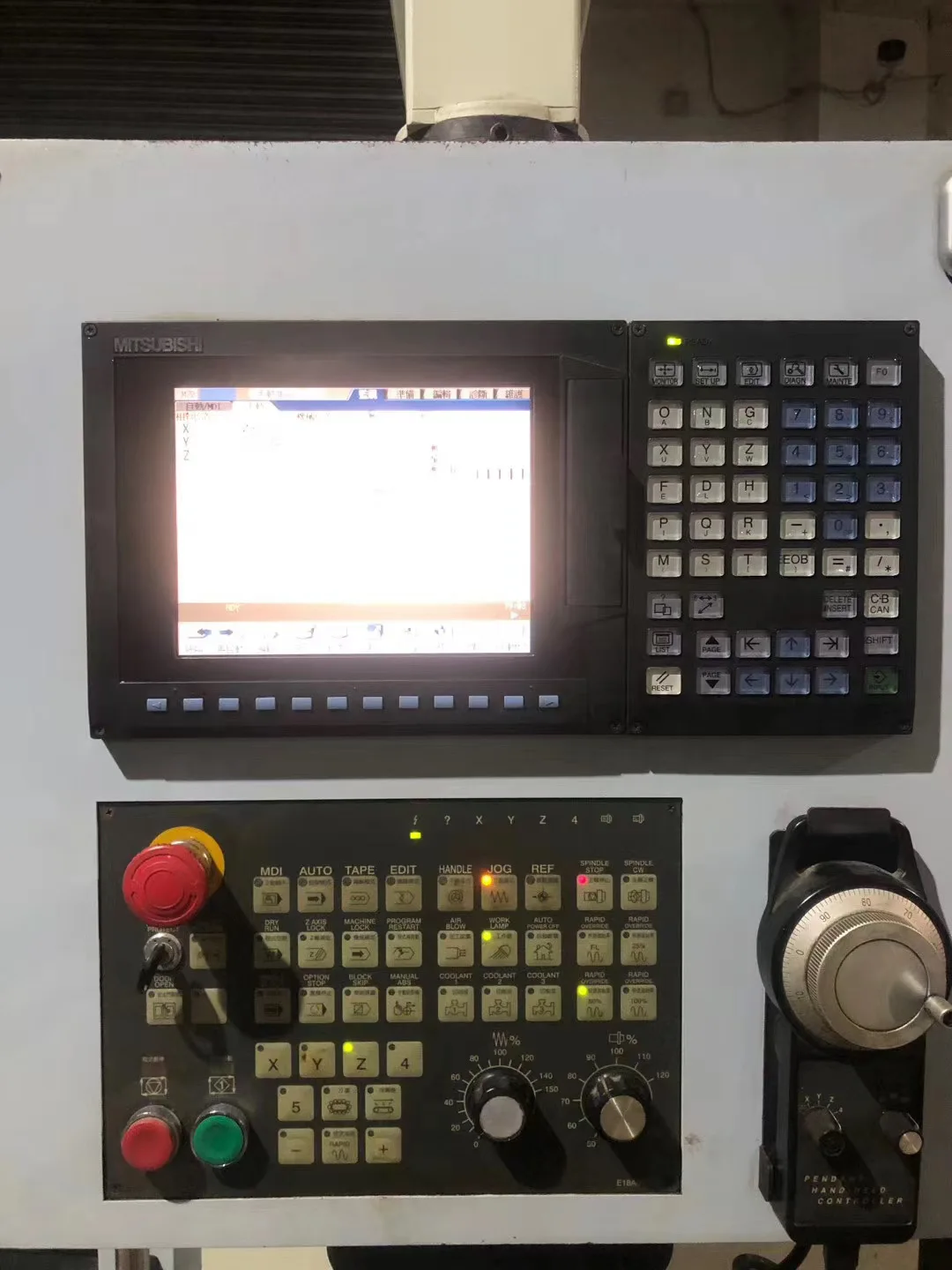  Низкая цена используется Тайвань Twinhorn VH 650/850/1010 CNC фрезерный станок 3 оси