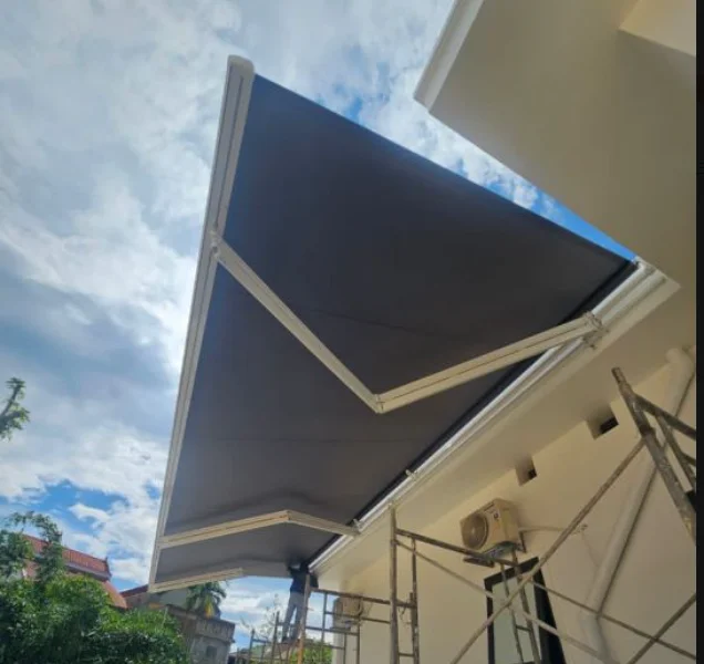 Wholesale Customized PVC Waterproof Sunshade Restaurant Balcony Retractable Full Cassette Awning
