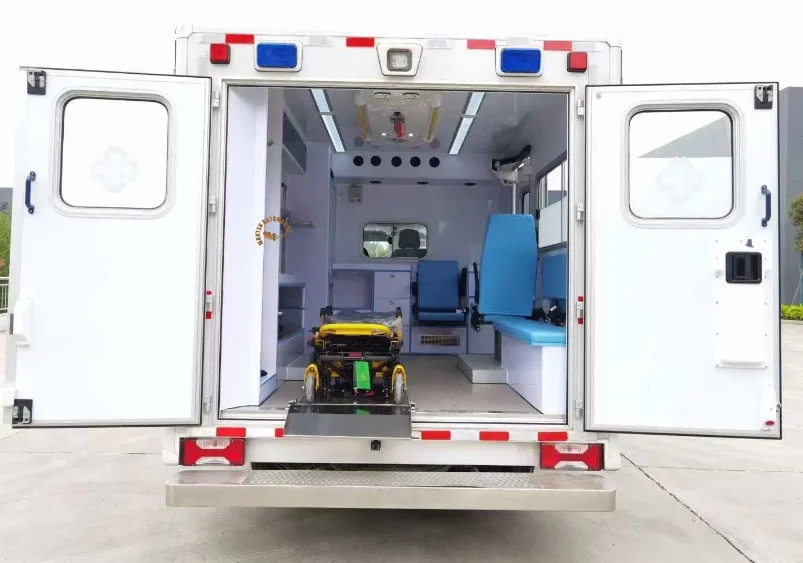 Good Service CCC Approved Emergency Negative Pressure 4X2 Isolation Cars Type B Ambulance