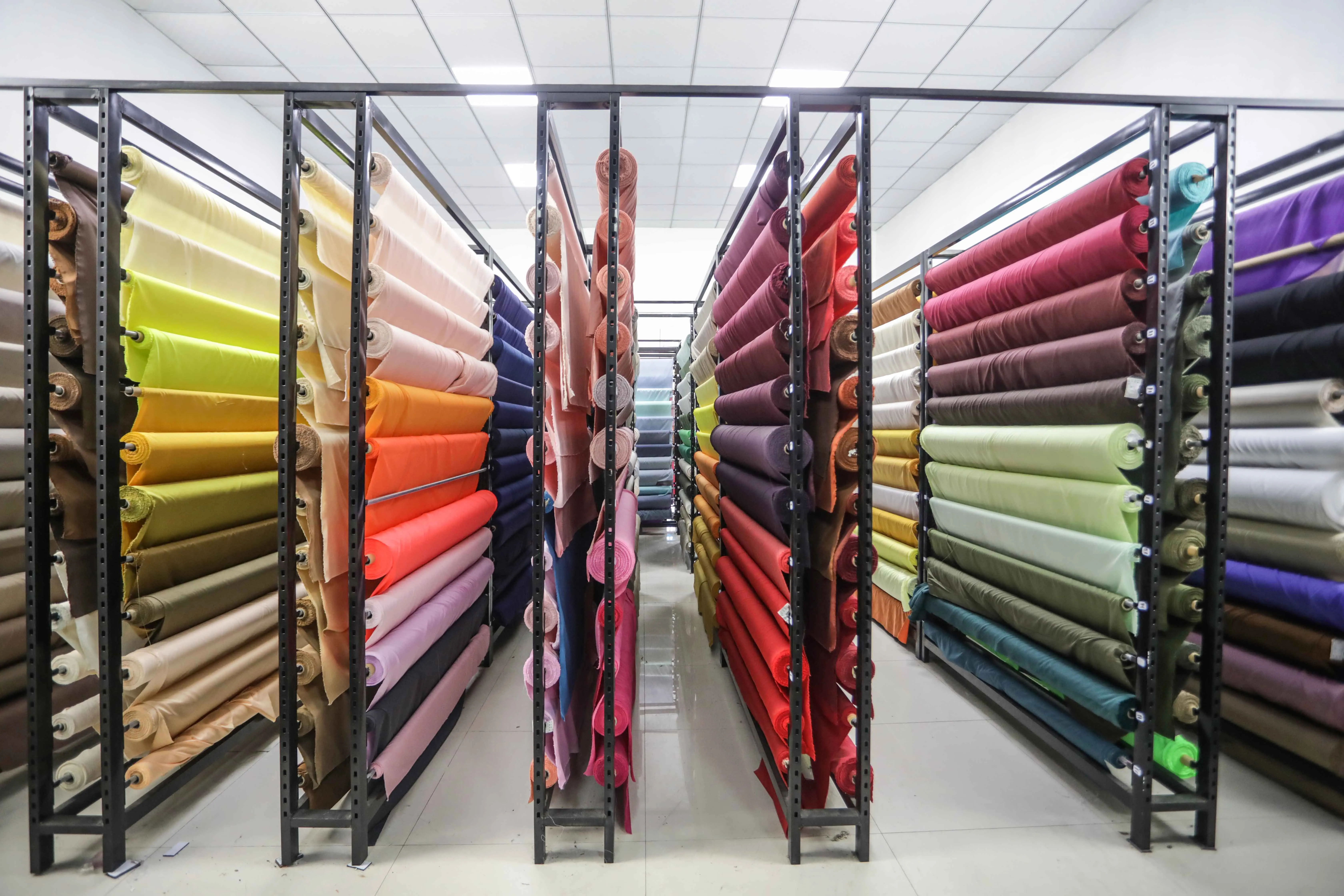 Customized woven 100% Polyester microfiber peach skin fabrics for beach shorts bed sheet home textile jacket fabric