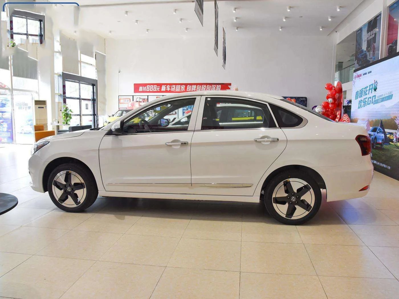 HOT DEAL USED Dongfeng aeolus E70 LEFT STEERING DRIVE CARS FOR SALE / 2022 CARS BEST SUPPLY MARKET