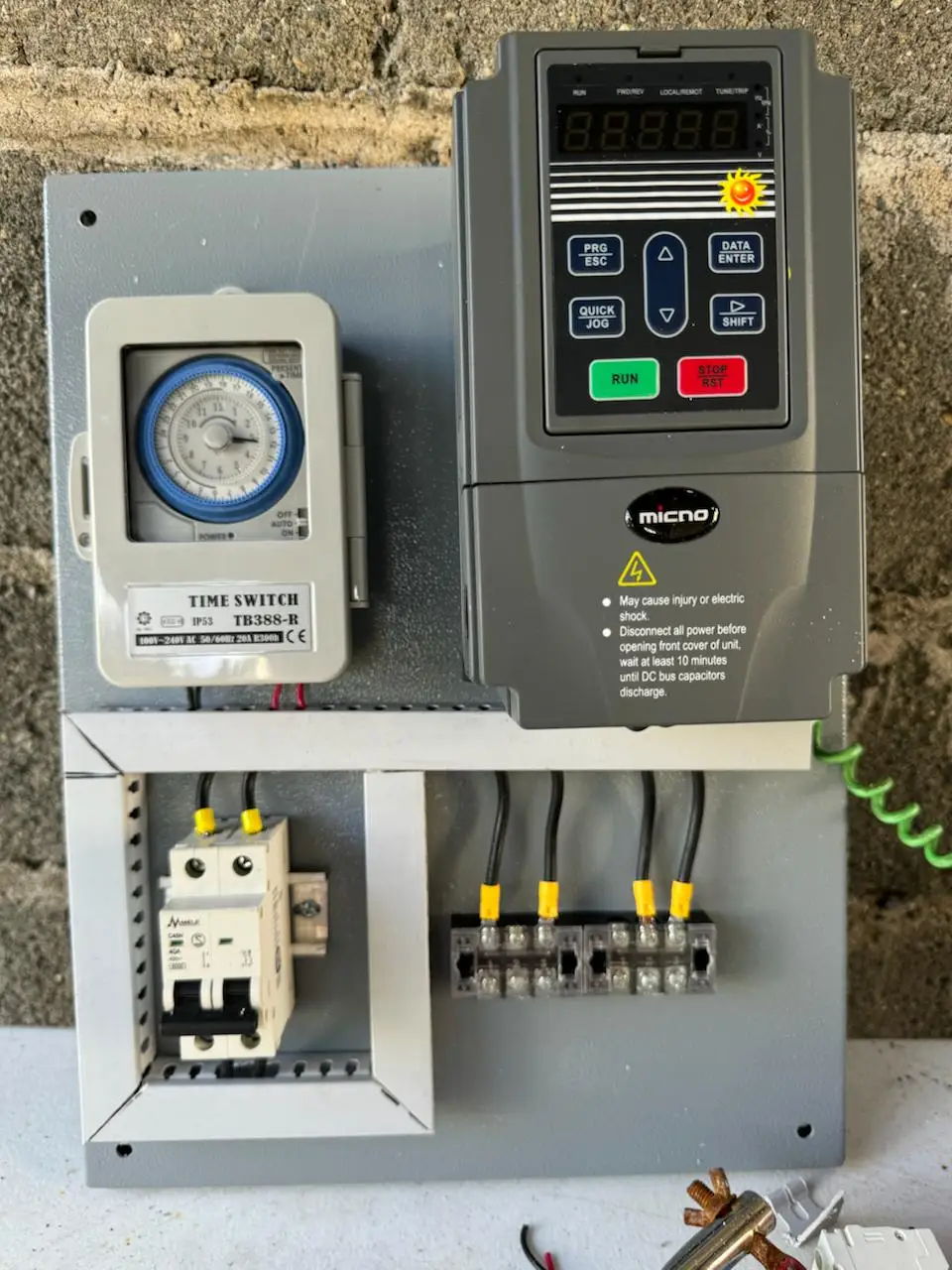 three phase 220V 5.5kw  25A Water Pump Solar Inverter for solar water pump without battery, ACDC input at the same time