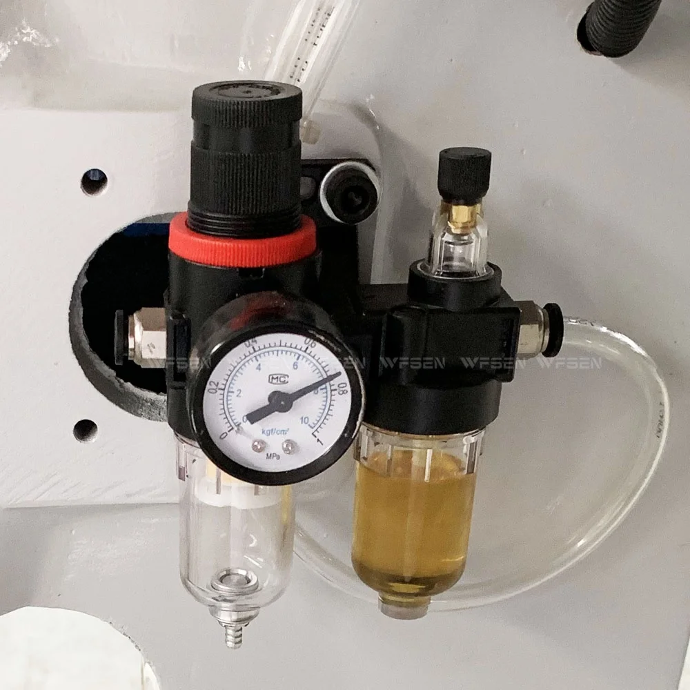 Станок для резки отверстий в деревянной двери