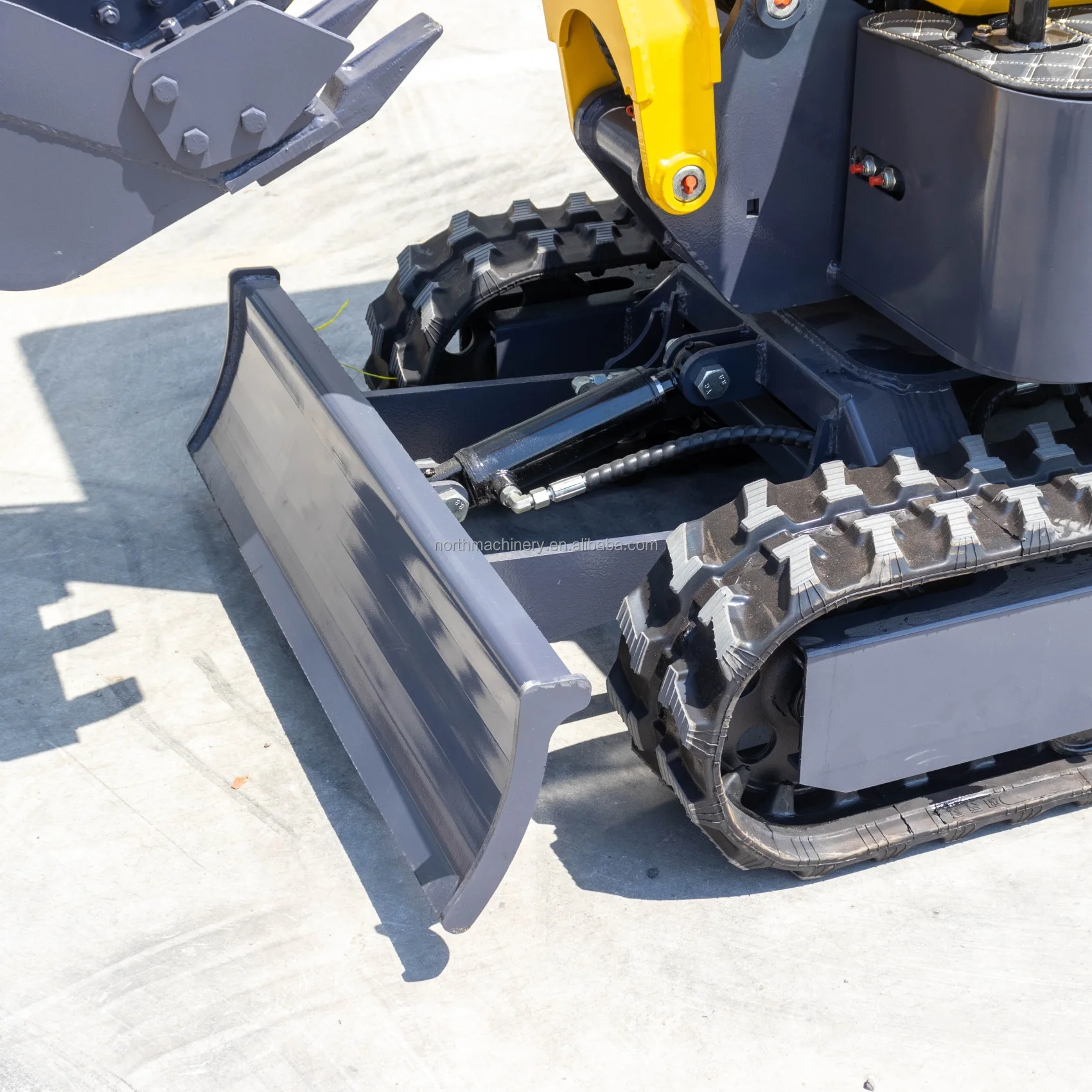 Hydraulic cylinder mini digger for sale 1 ton 2 tons crawler style mini excavator