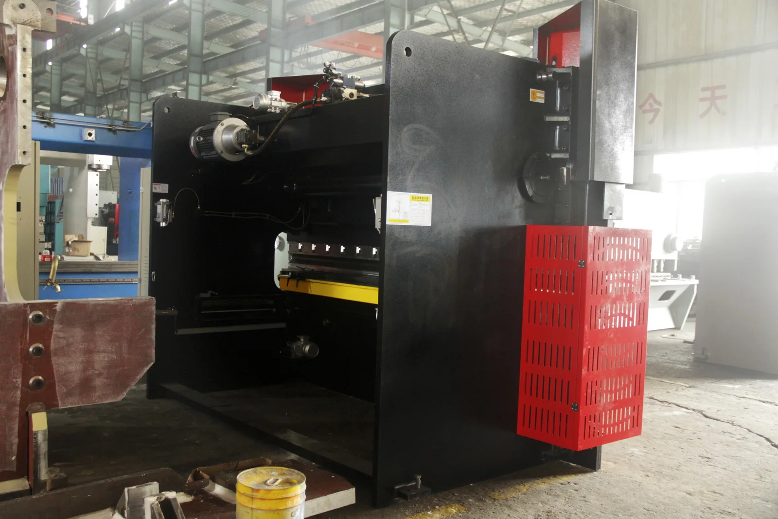 Гидравлический листогибочный пресс с ЧПУ с двигателем SIEMENS по низкой цене