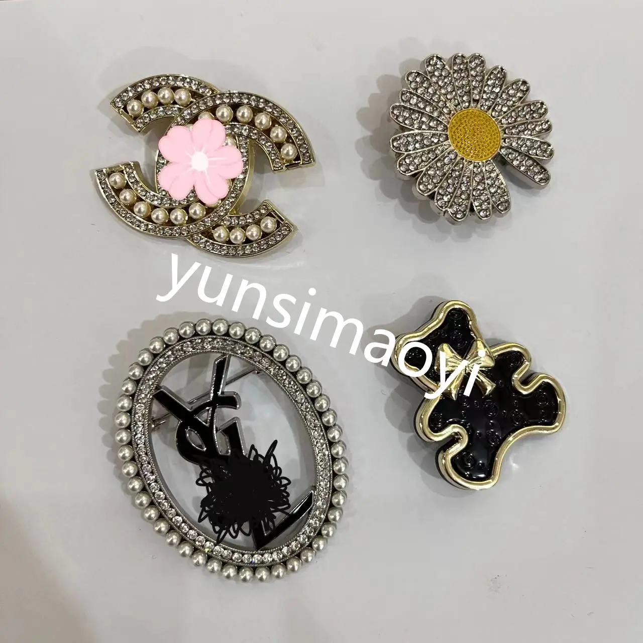 High Quality With Full Crystal Luxury Pearl Double C Letter Brooch or Women Lady