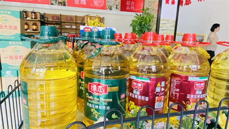 Wholesale Sunflower Oil Refined Edible Sunflower Cooking Oil Refined Sunflower Oil from China