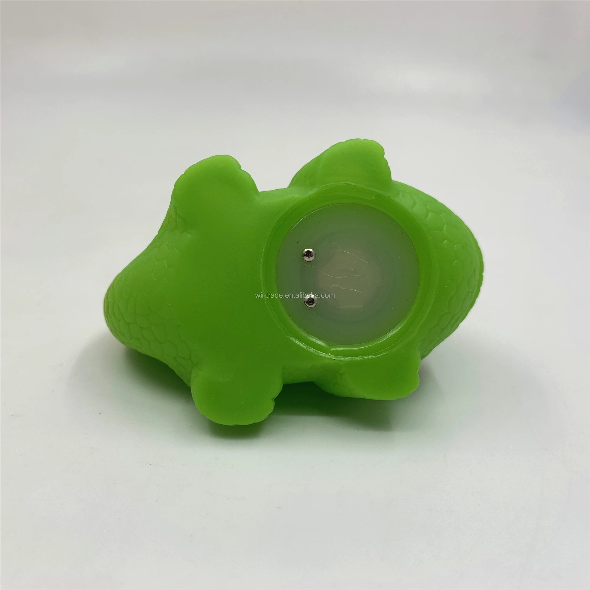  Floating cartoon water sensing toy light up bath lizard for