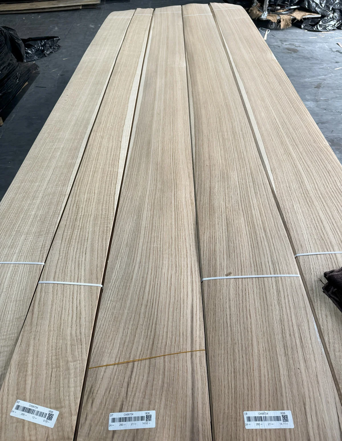 Exotic Europe Oak wood European Oak Straight Grain Veneer Sheets for Plywood Cabinet Wall and Door Decoration