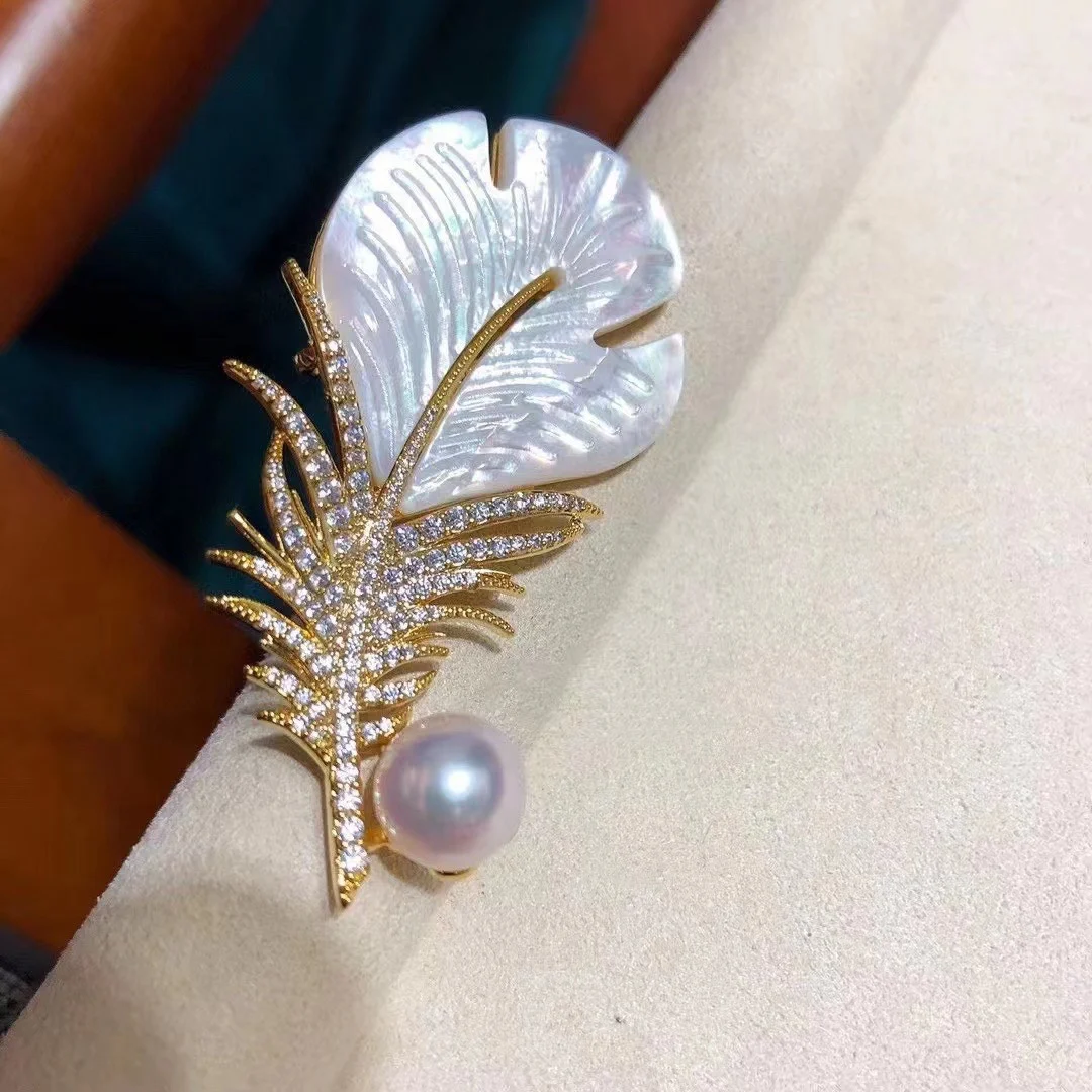 New Natural White Mothershell Set With Large Feather Brooch Is Round Half Hole High Quality Freshwater Pearl