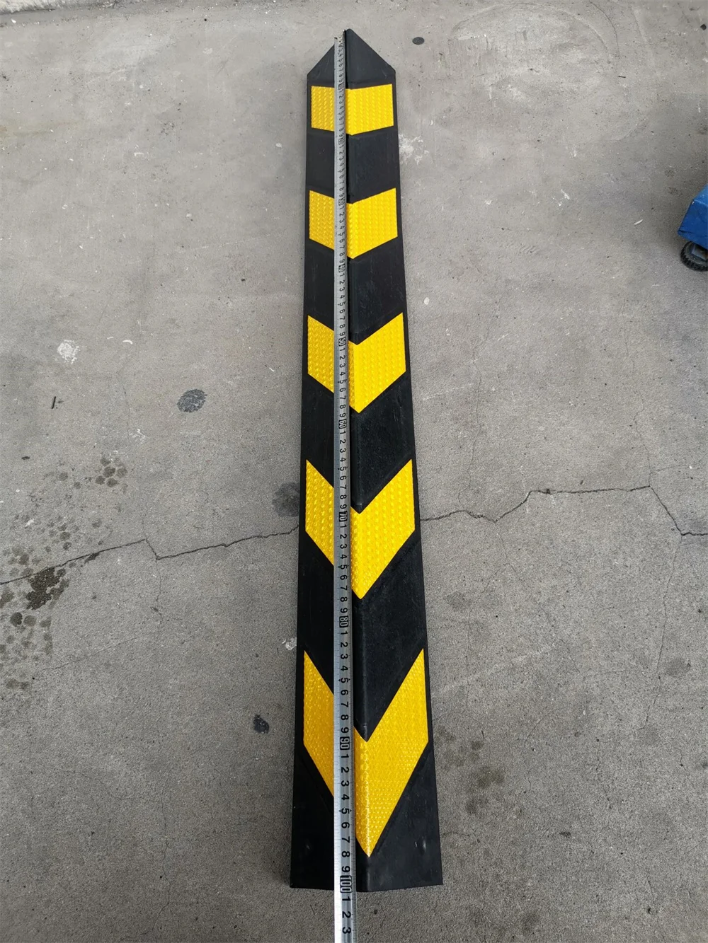 High Quality 1M Round Reflective Rubber Wall Corner Protector Anti-collision Guard