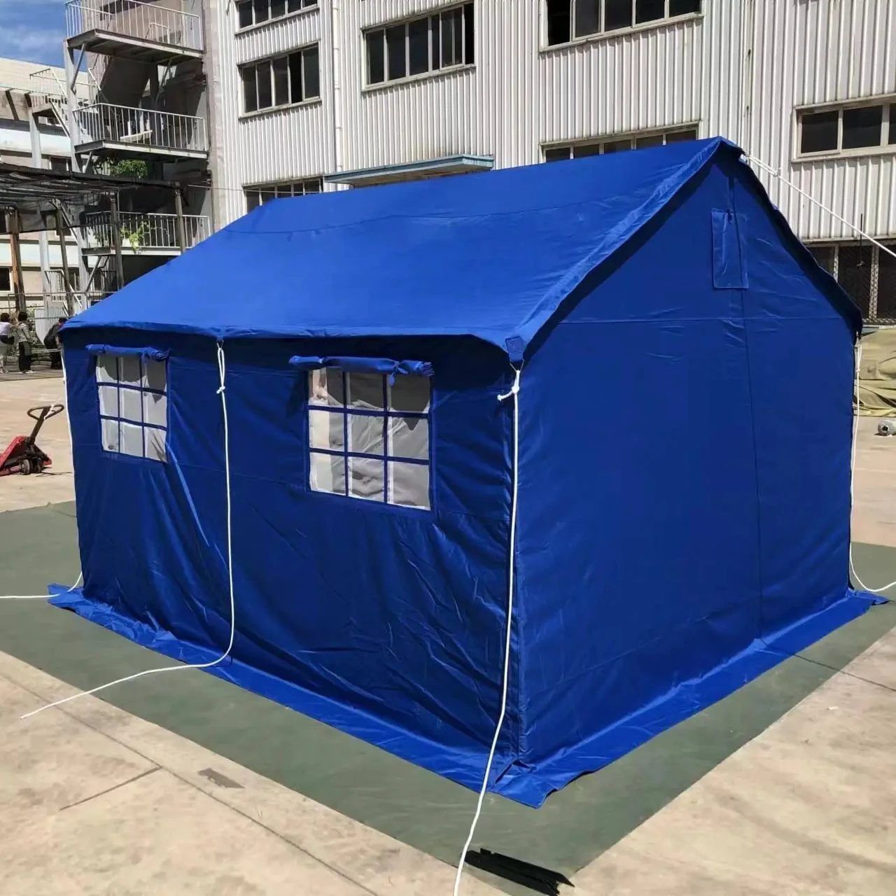 12m2 Winter Relief Disaster Tent Africa America Asia Refugee Family People
