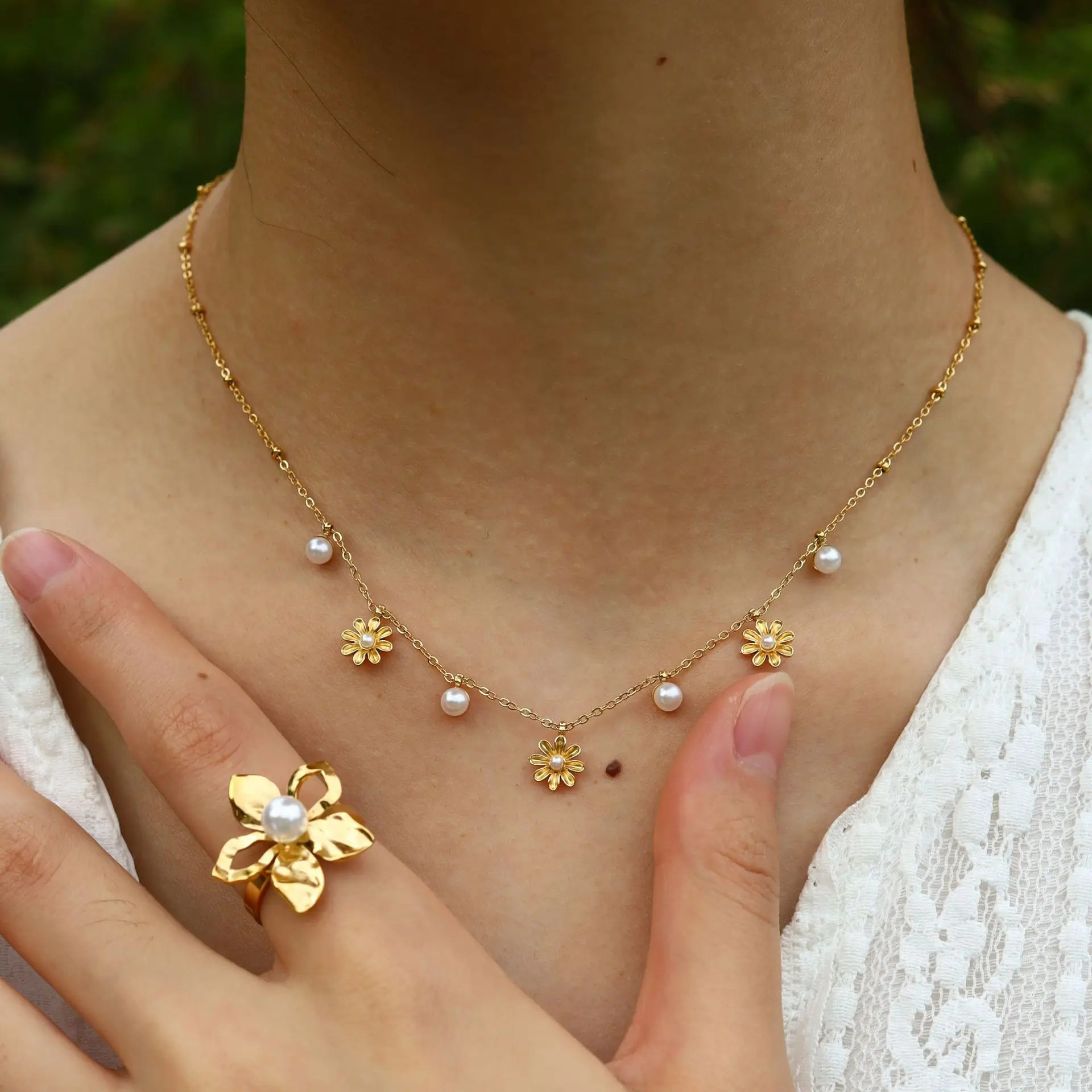 Gold Stainless steel jewelry set Dainty 18k gold-plated daisy flower pearl tassel necklace Cute flower ring necklace choker
