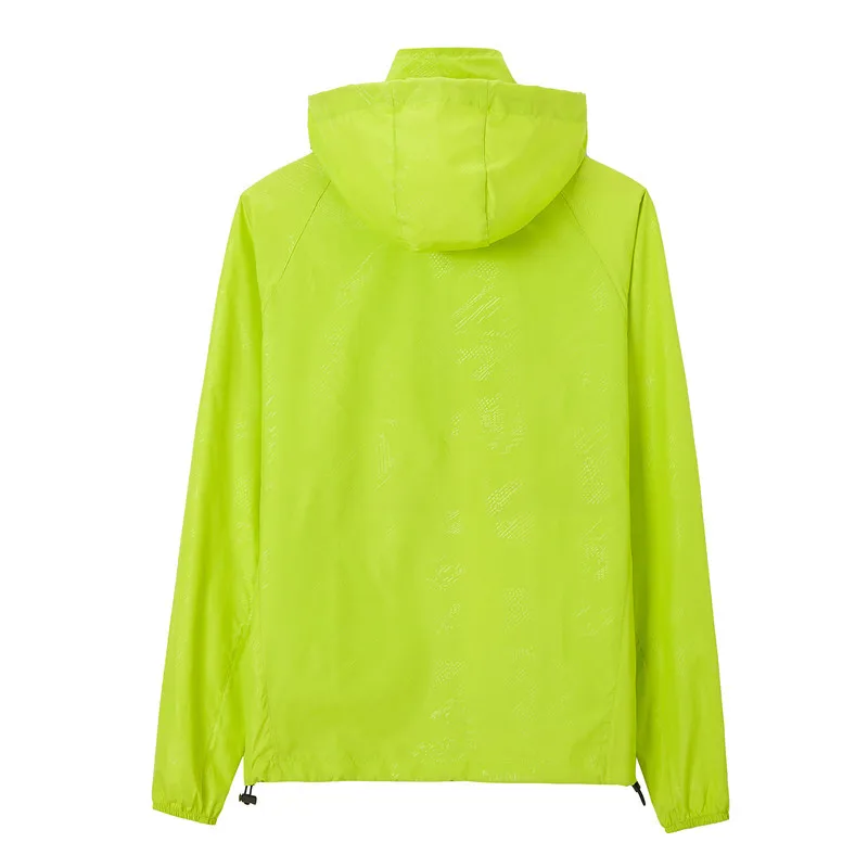 Мужские легкие кроссовки пеший Туризм Куртка-дождевик из водонепроницаемого материала с капюшоном ветровка пуловер пальто балахон складывающаяся 15 цветов на выбор