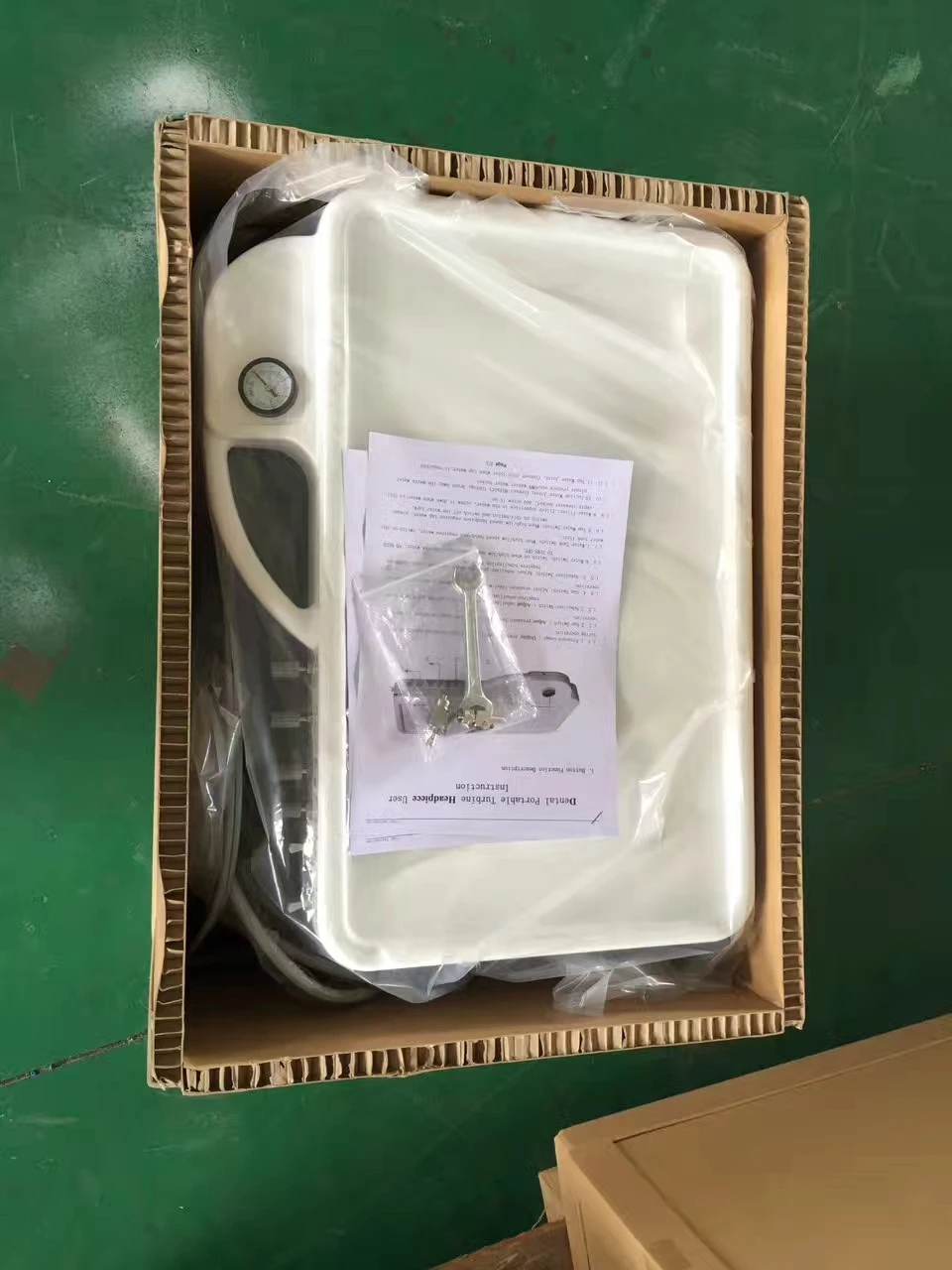 Hot sale mobile dental portable unit with 3 way syringe and 2 handpieces tubes and suction system