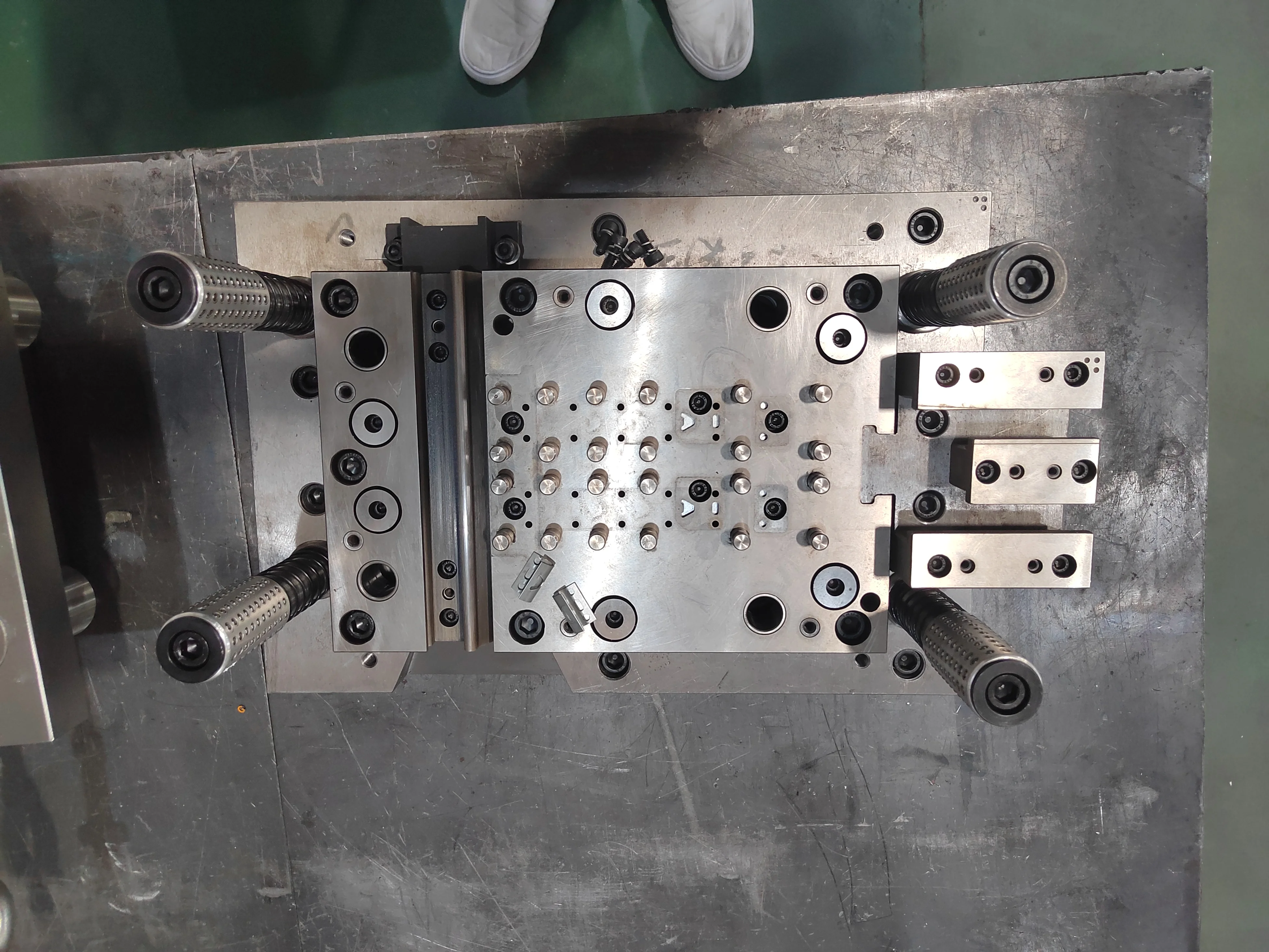 OEM Precision Metal Stamping Mold Progressive Mould CNC Mould for Home Appliances Kitchen Air Conditioner Automobile Hardware