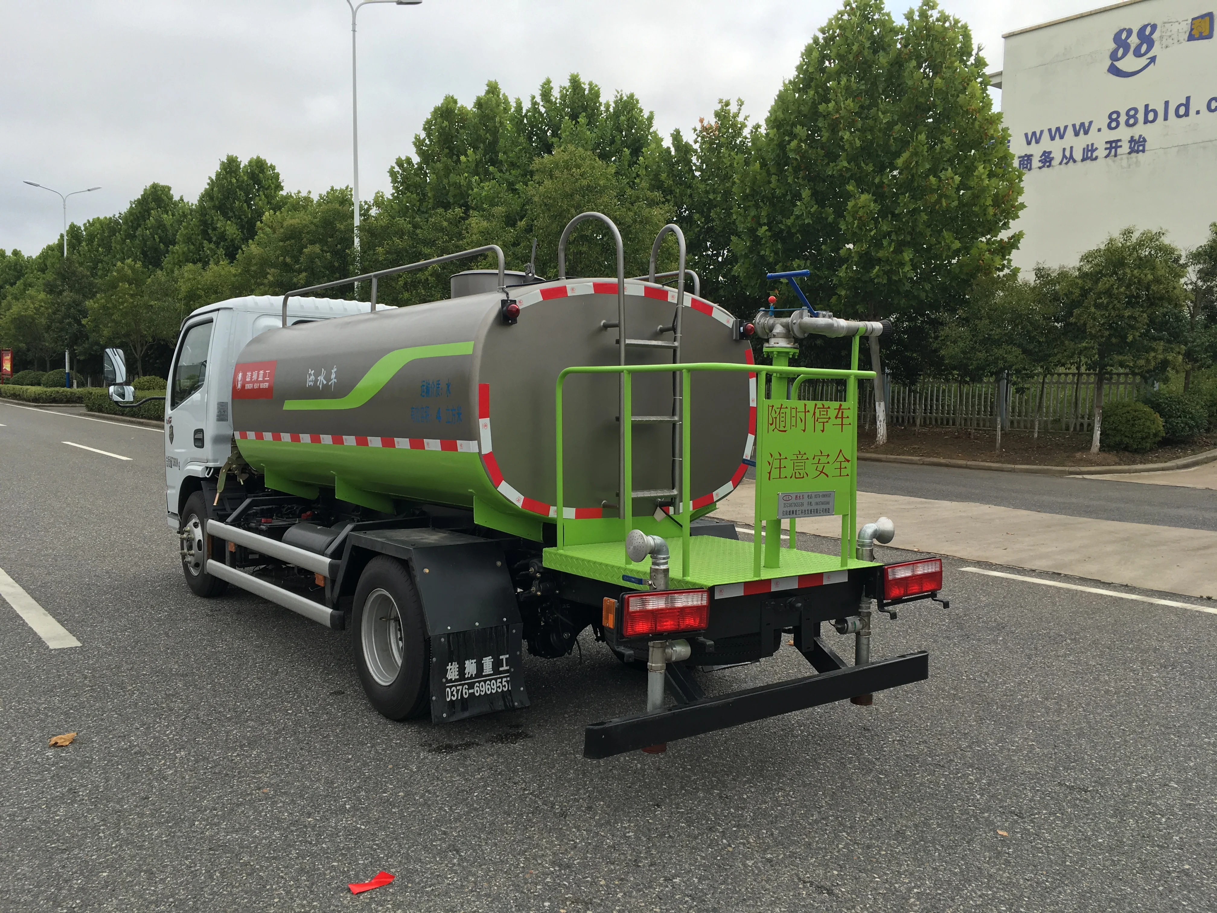 China DONGFENG 7 Ton New Product High Efficiency Water Sprinkles Hot Sale Truck Diesel Stainless Power Tank XSZ5070GSSE6