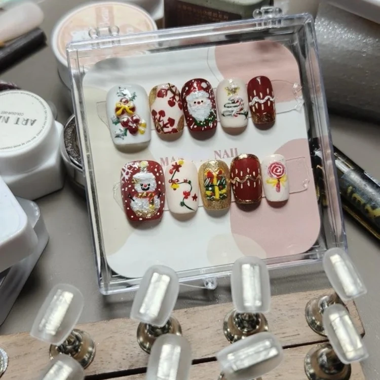 French Almond Coffin Design Short Artificial Fingernails High Quality Red ABS Press-On Nail Art Gold Glitter Star Pattern