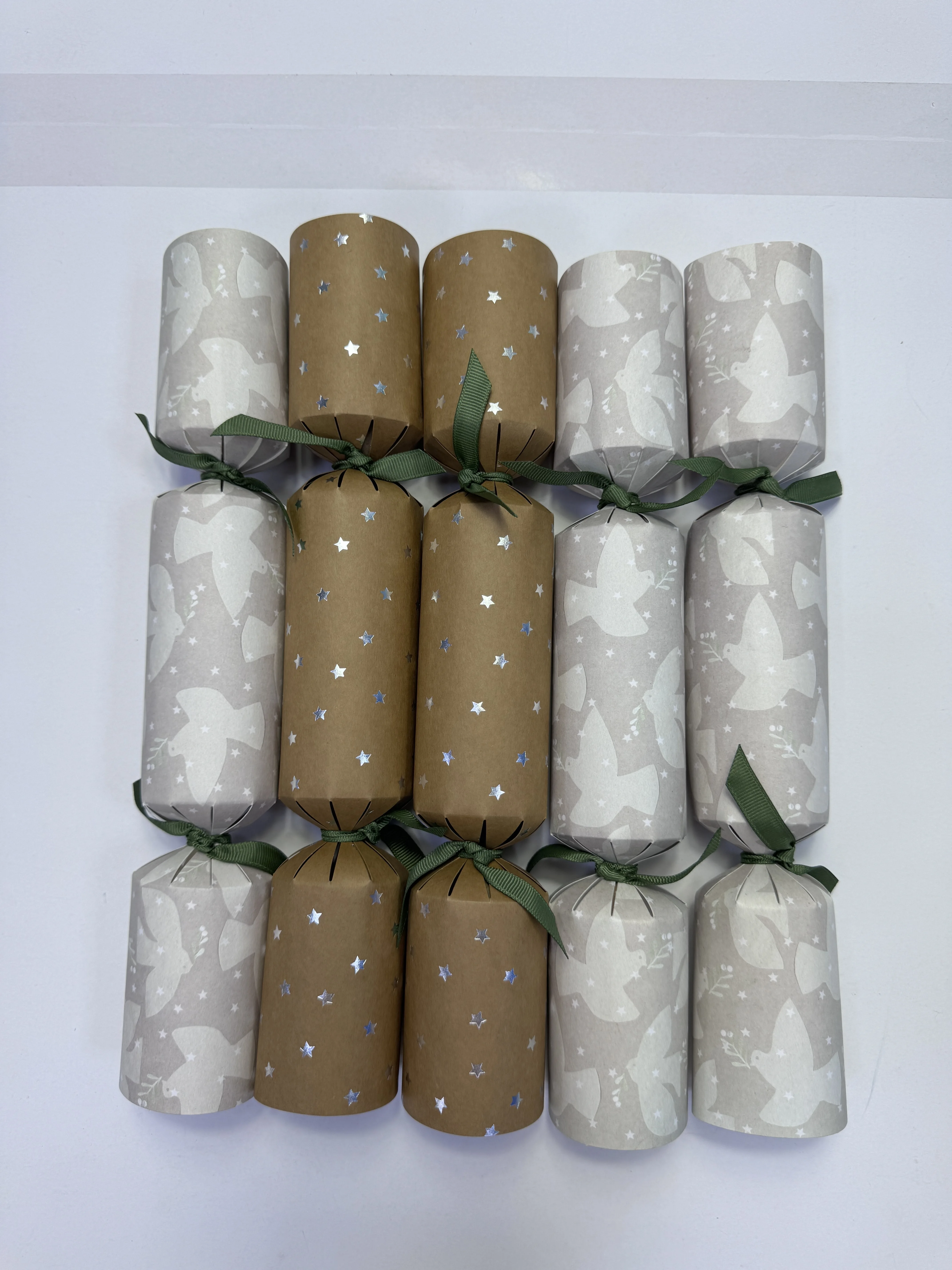 Factory Sale Custom Logo Luxury Christmas Celebration 12 Bon Bons Paper Packaging Christmas Crackers