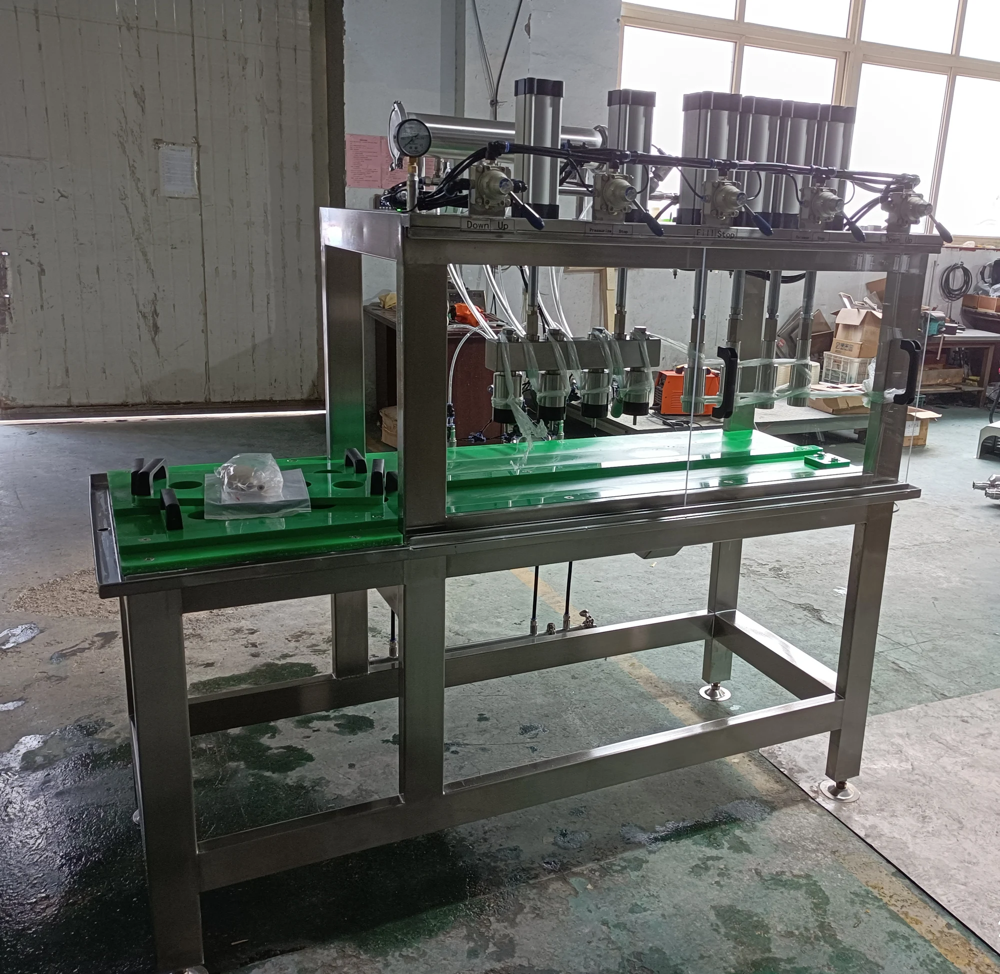 Manual 4 heads  Beer bottle filling and capping machine
