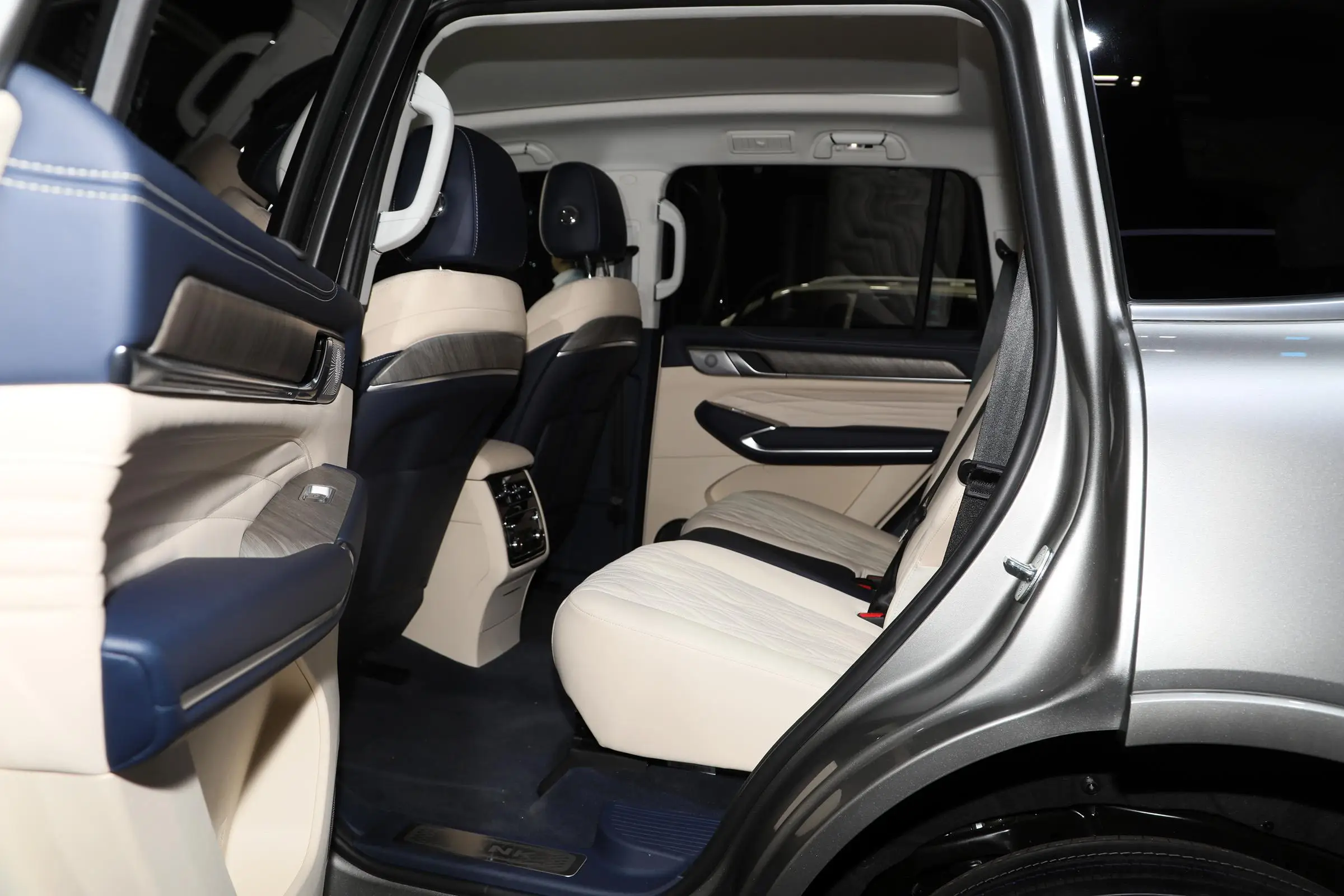 Chinese Left Hand Drive Car great wall tank 500 Comfortable Space Maximum speed 180km/h 5/7 Seats Vehicle