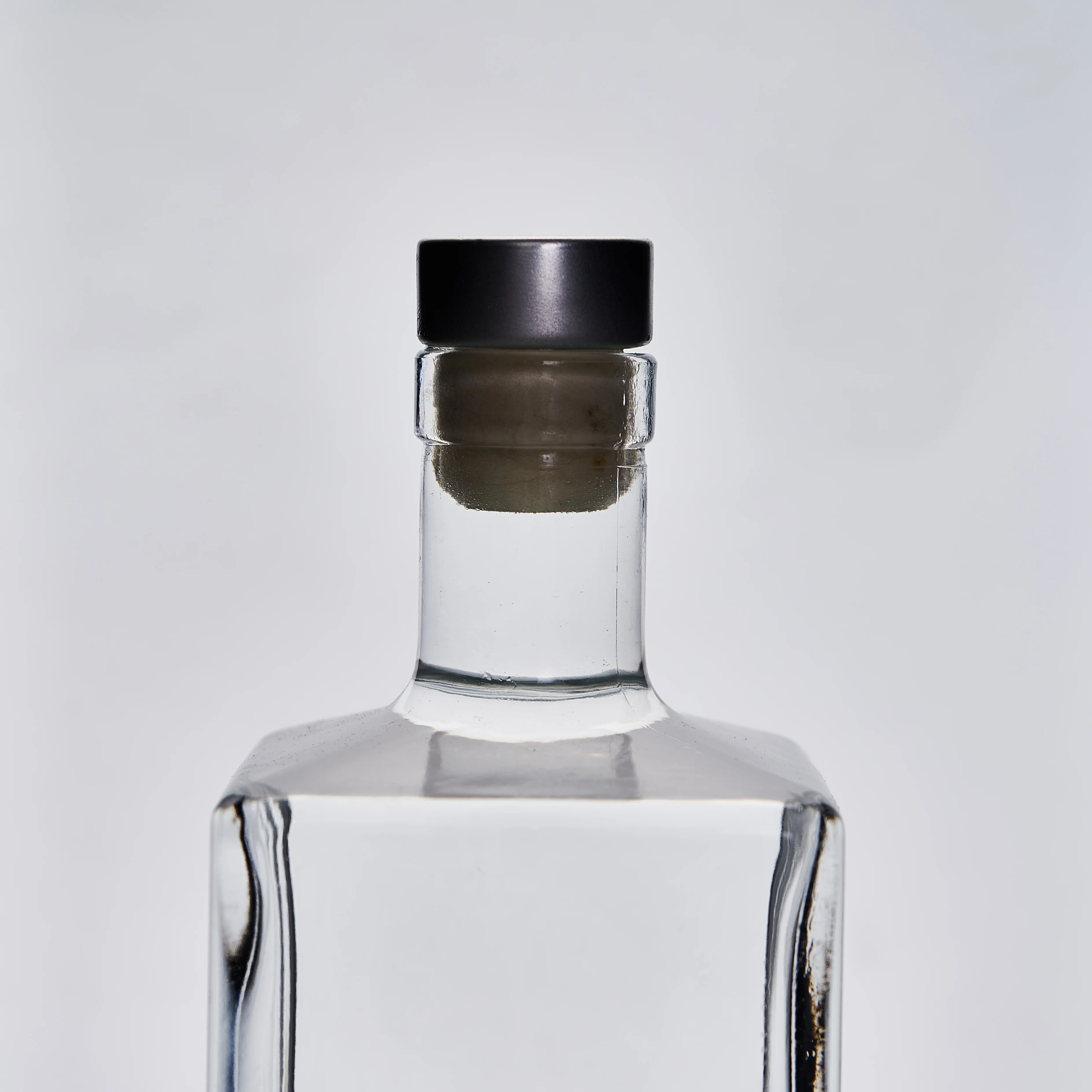 Square Whiskey Vodka Glass Bottle 500ml Tequila Liqueur Bottle with Cork Square Empty Bottle