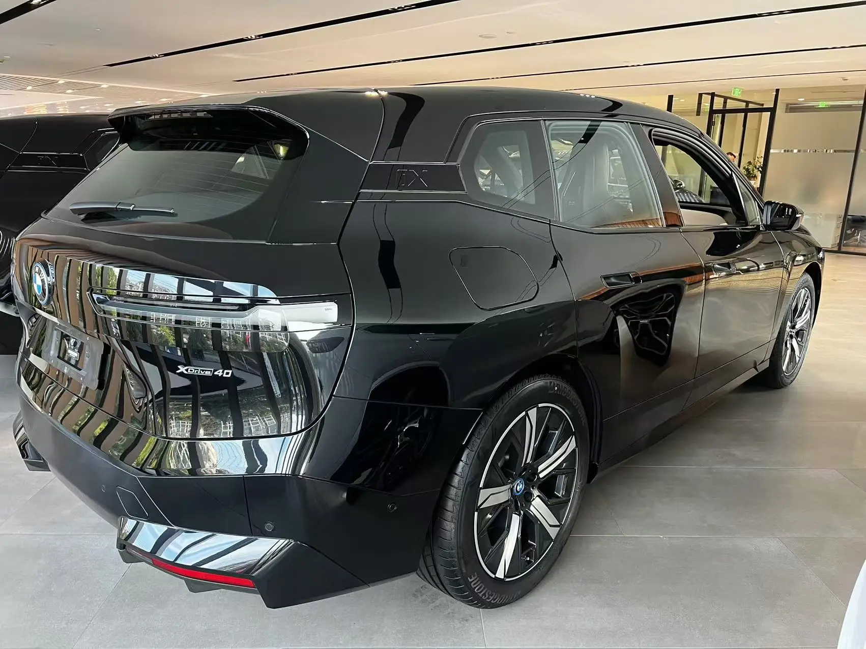 2022 BM-W полноприводный электрический автомобиль с бензиновым газом и 8-л двигателем панорамный люк на крыше