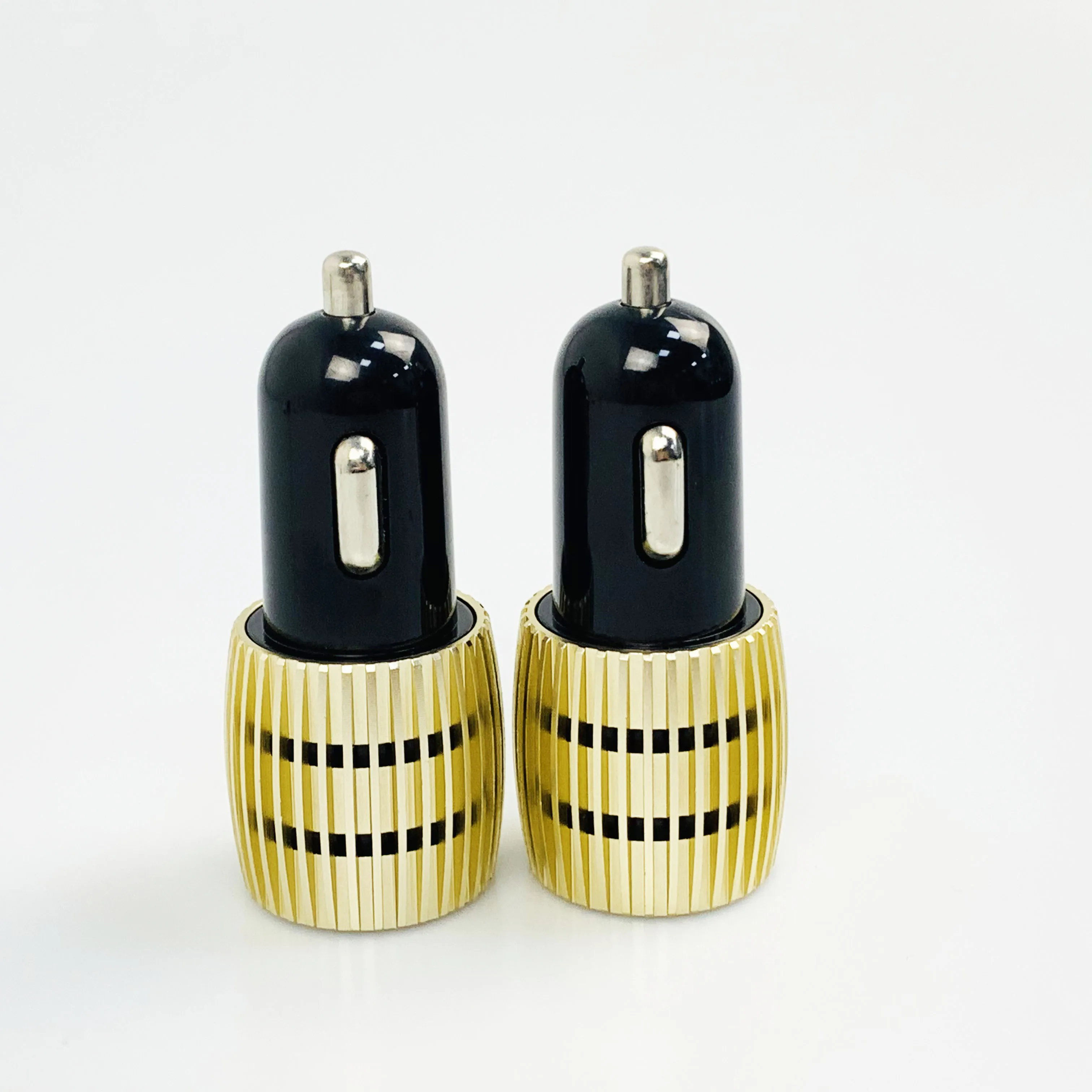 2021 Лидер продаж 5V 3.1A зарядное устройство для автомобиля с двумя портами usb в Китае (стандарты CE FCC