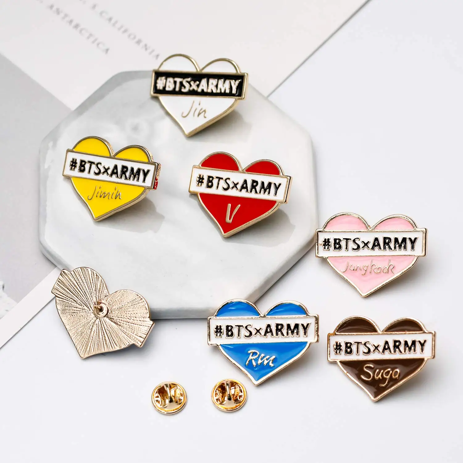 Famous brands Heart shape Personality kpop custom pins metal logo lapel pin