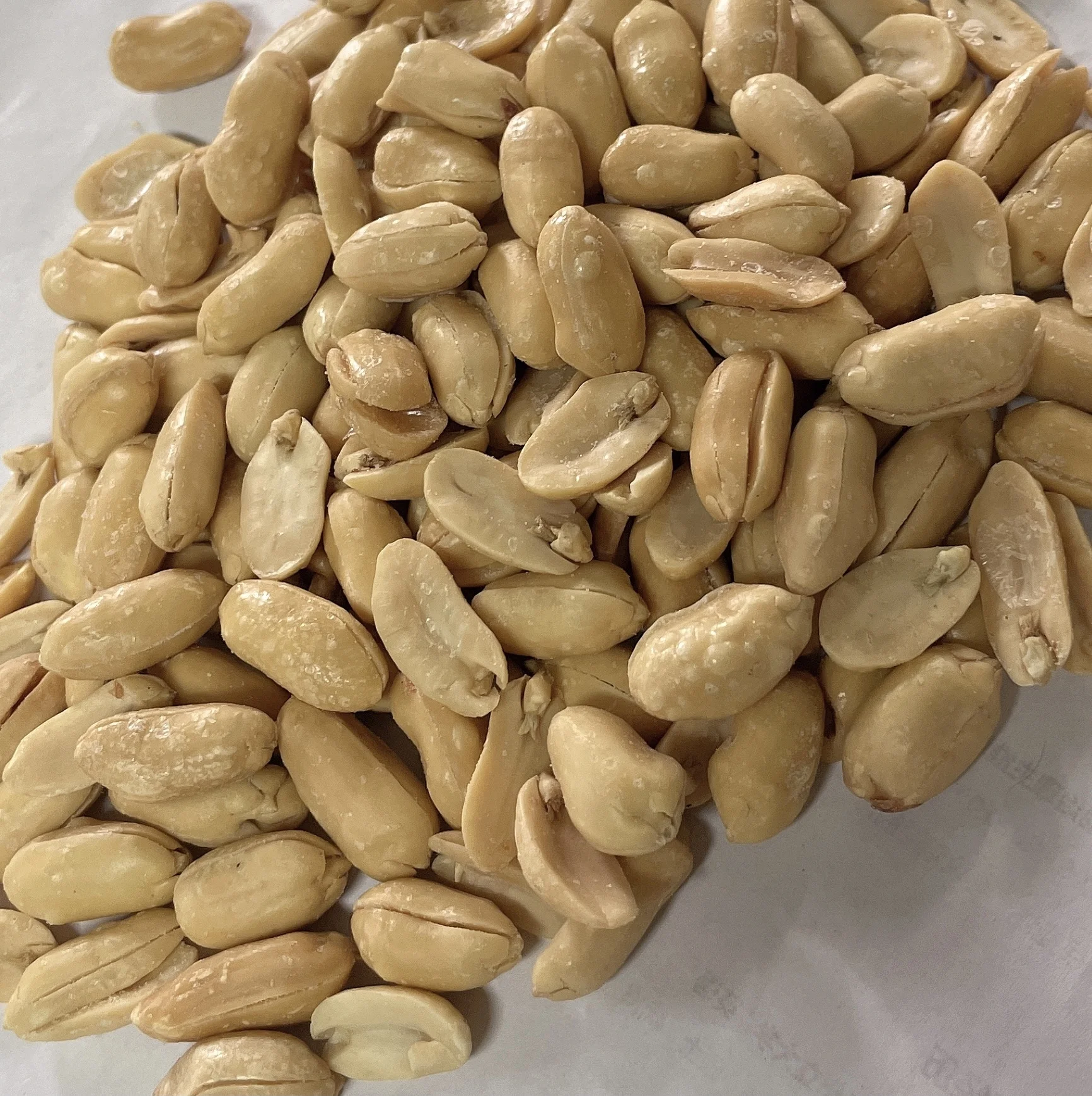 Жареные соленые арахисовые ядра без красной кожи