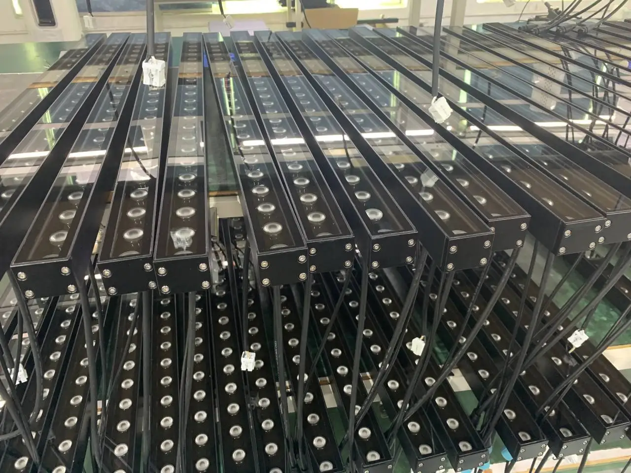 ETL CE Listed IP67 Proved DC24V or AC100-277V Landscape LED 72W 50W 36W 32W 25W RGB RGBW DMX/Wireless Controllable Wall Washer