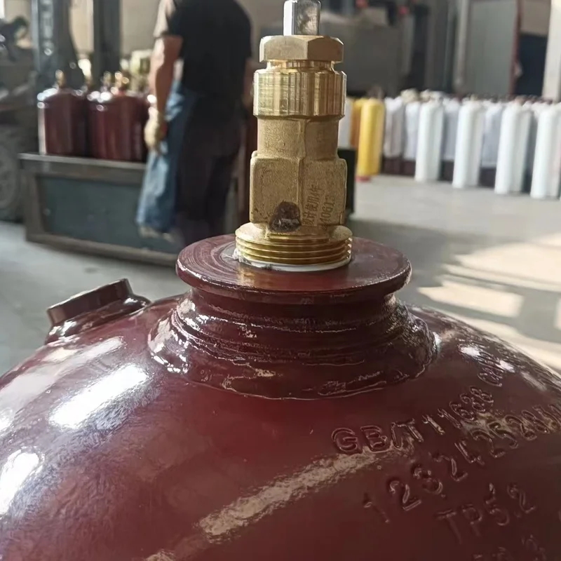 ACETYLENE CYLINDER WITH VALVE AND CAP USED FOR ACETYLENE GAS AND WELDING MACHINE