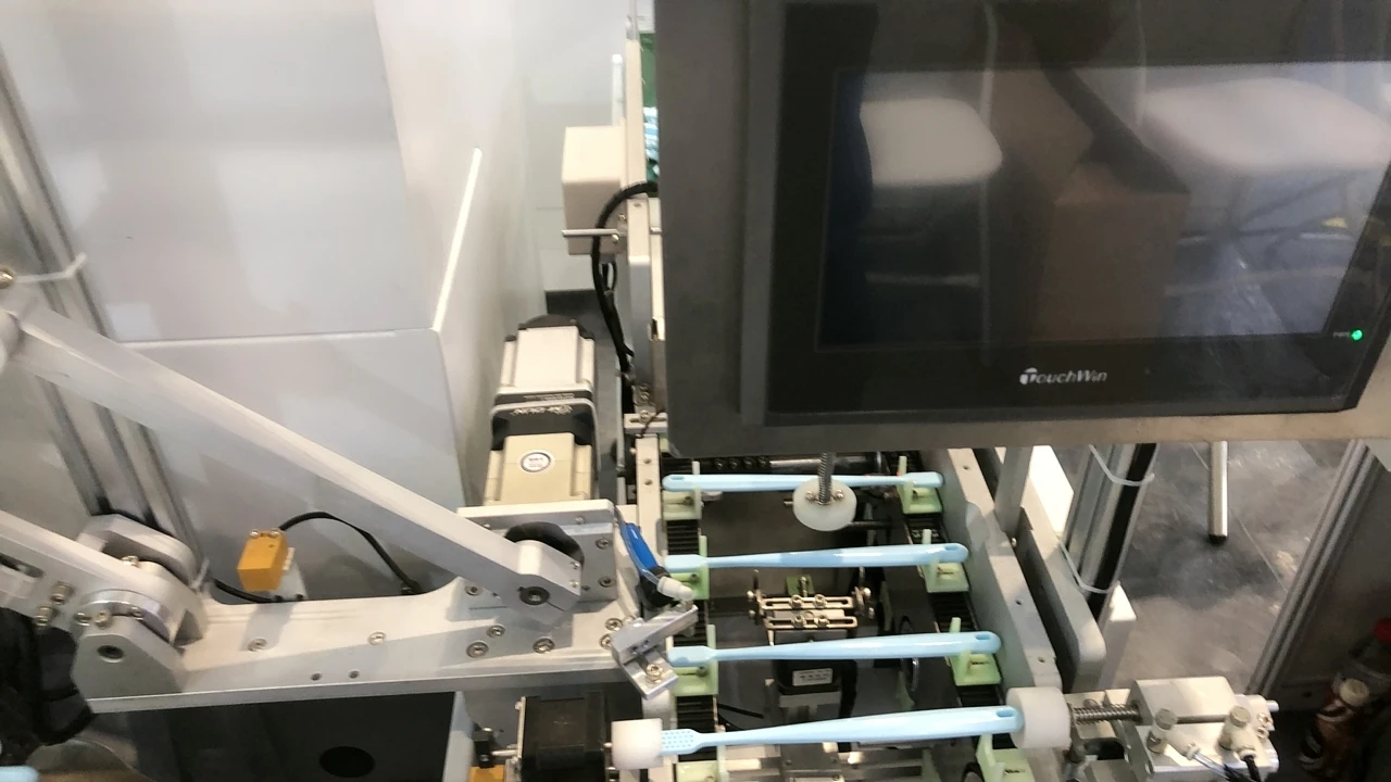 High speed auto loading toothbrush making machine
