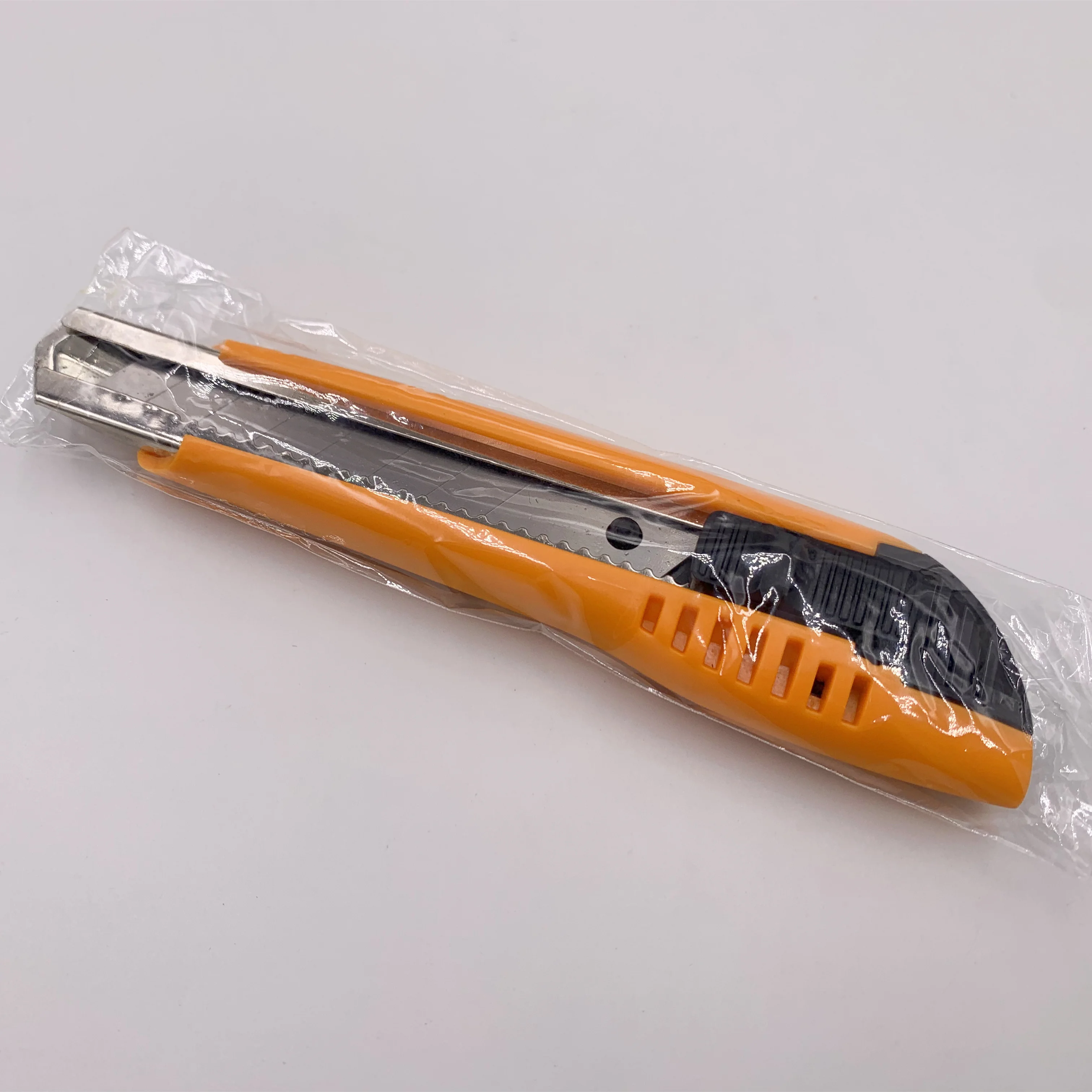 Plastic Handle Carbon Steel Blade Art Knife Sliding Retractable Cutter Paper Sliding Cutter Utility Knife