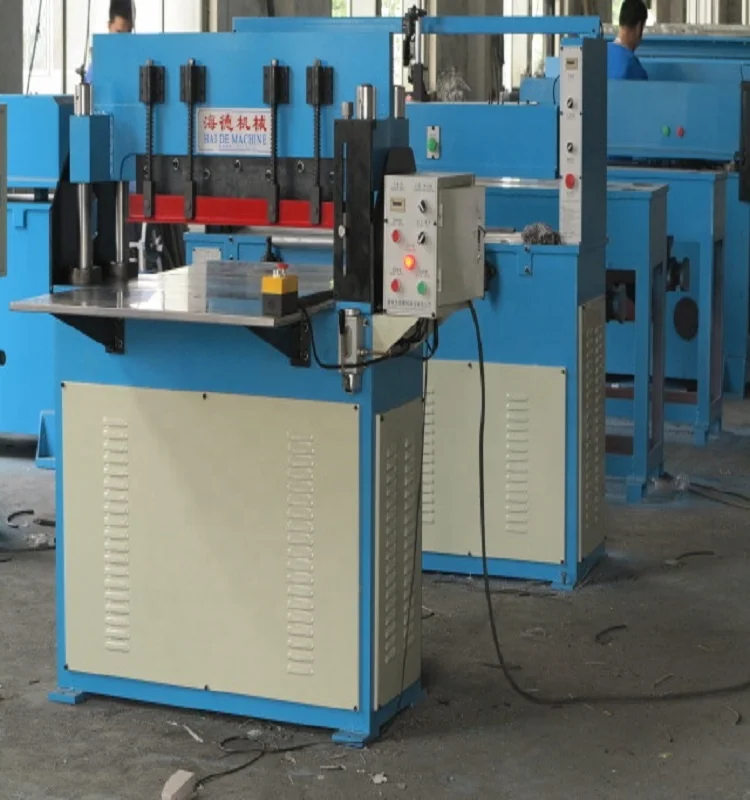 Hydraulic fabric cotton pads cutting machine