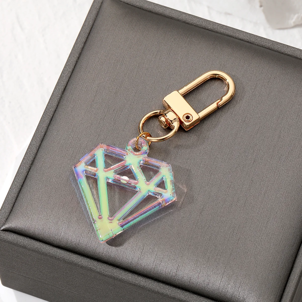 Wholesale Acrylic Gemstone Heart Keychain Translucent Diamond Shape Key Chains Charm Love Keychain Bling Diamond Keychain