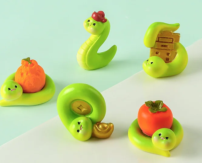small gift kawaii cartoon chinese new year 3D snake decorations 2025 doll zodiac golden figurines resin kids art craft ornaments