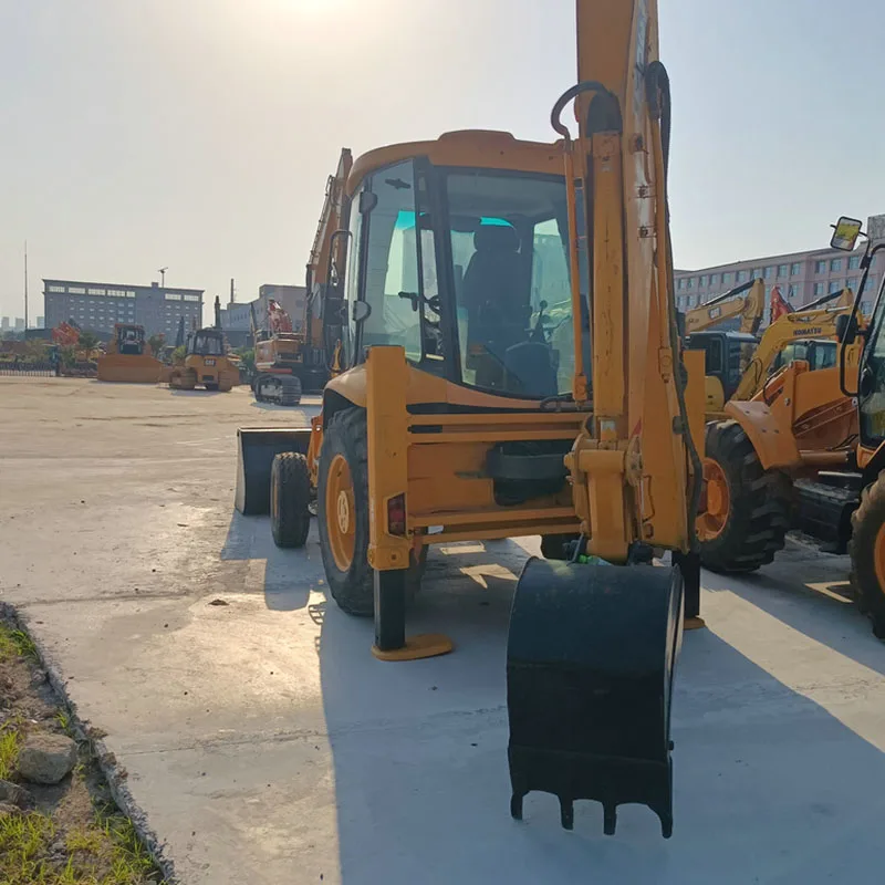 Экскаватор-погрузчик JCB3CX 4 колесные приводные тракторы jcb3cx экскаватор-экскаватор 7 тонн номинальная нагрузка 63 кВт погрузочный экскаватор