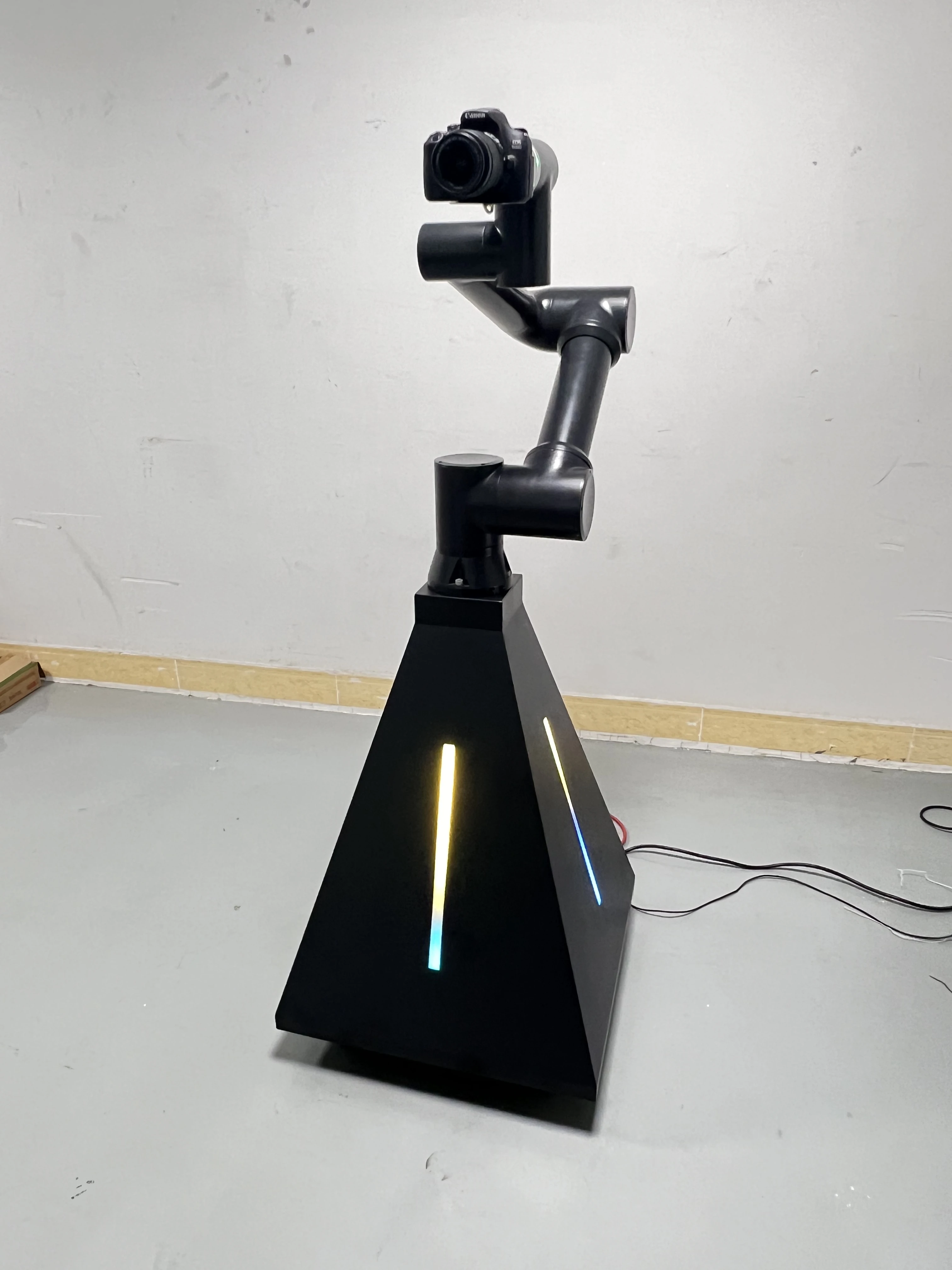 Factory direct sales Newest Glambot universal arm collaborative waterproof robot Photo Booth With Software For Party